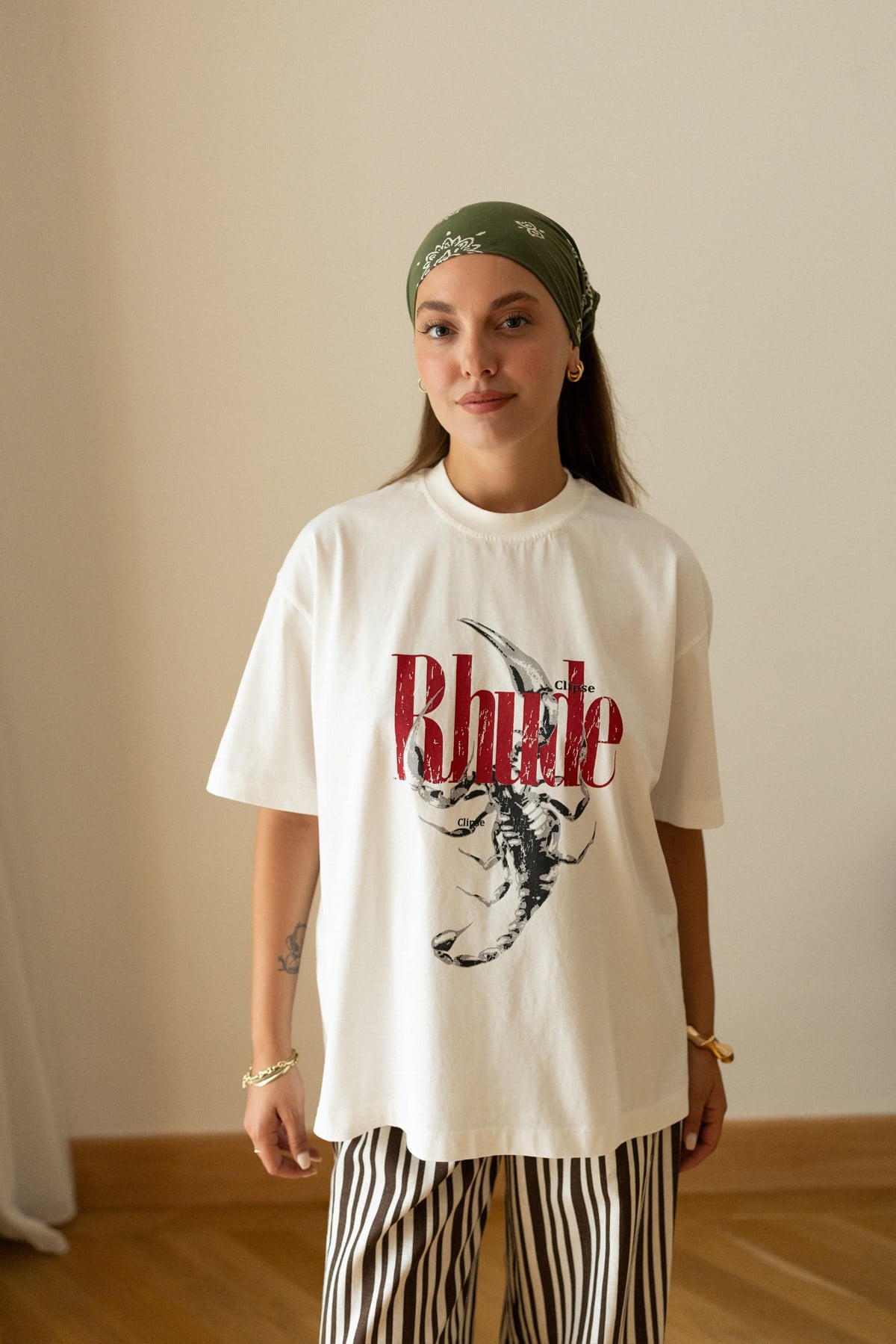 Ekru Akrep Ve Yazı Baskılı Oversize T-Shirt