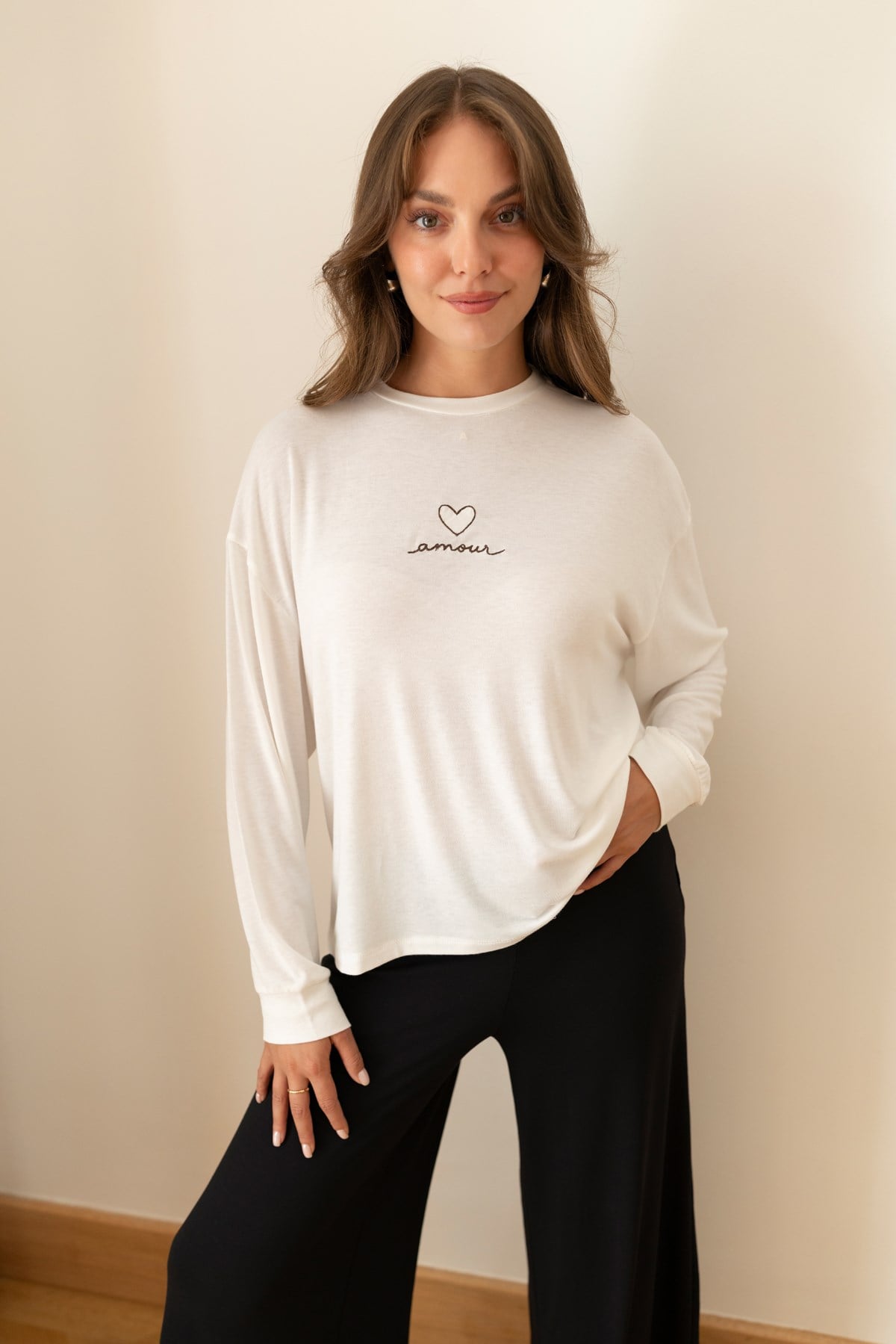 Ekru Amor Yazı Nakışlı Uzun Kol T-Shirt