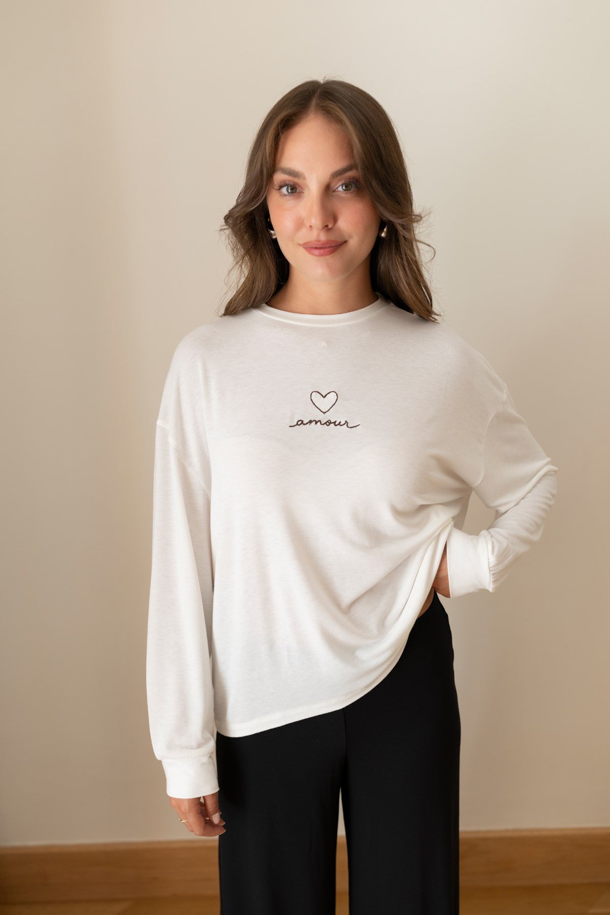 Ekru Amor Yazı Nakışlı Uzun Kol T-Shirt
