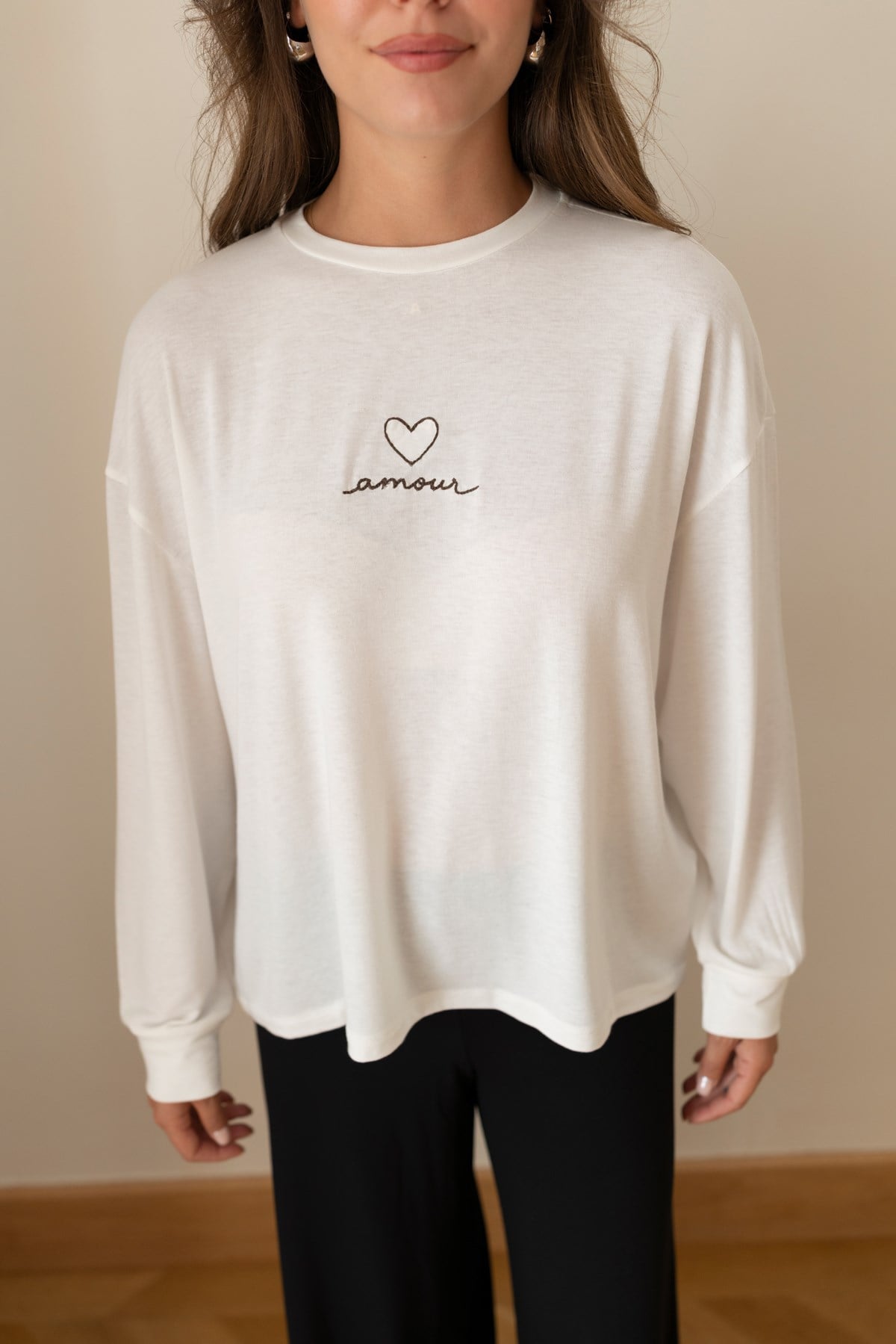 Ekru Amor Yazı Nakışlı Uzun Kol T-Shirt