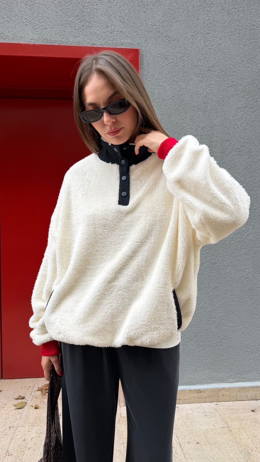 Ekru Dik Yaka Sırt Teddy Ve Yazı Nakışlı Polar Sweat