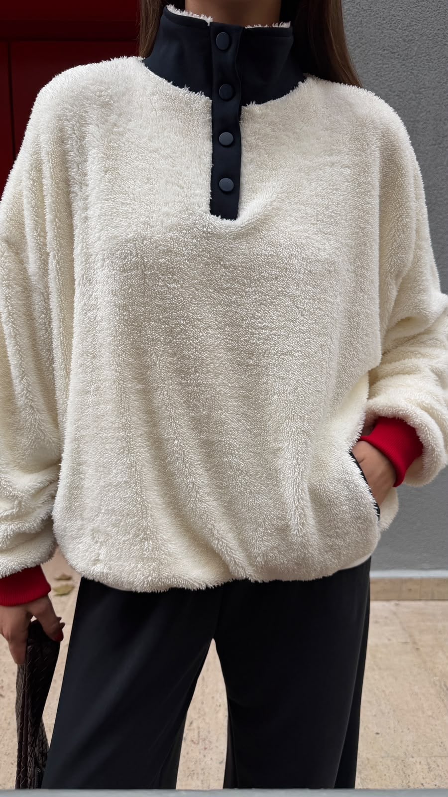 Ekru Dik Yaka Sırt Teddy Ve Yazı Nakışlı Polar Sweat