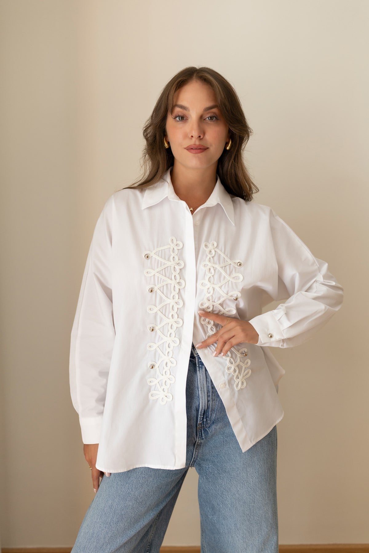 Ekru Düğme Ve Nakış Detaylı Oversize Gömlek