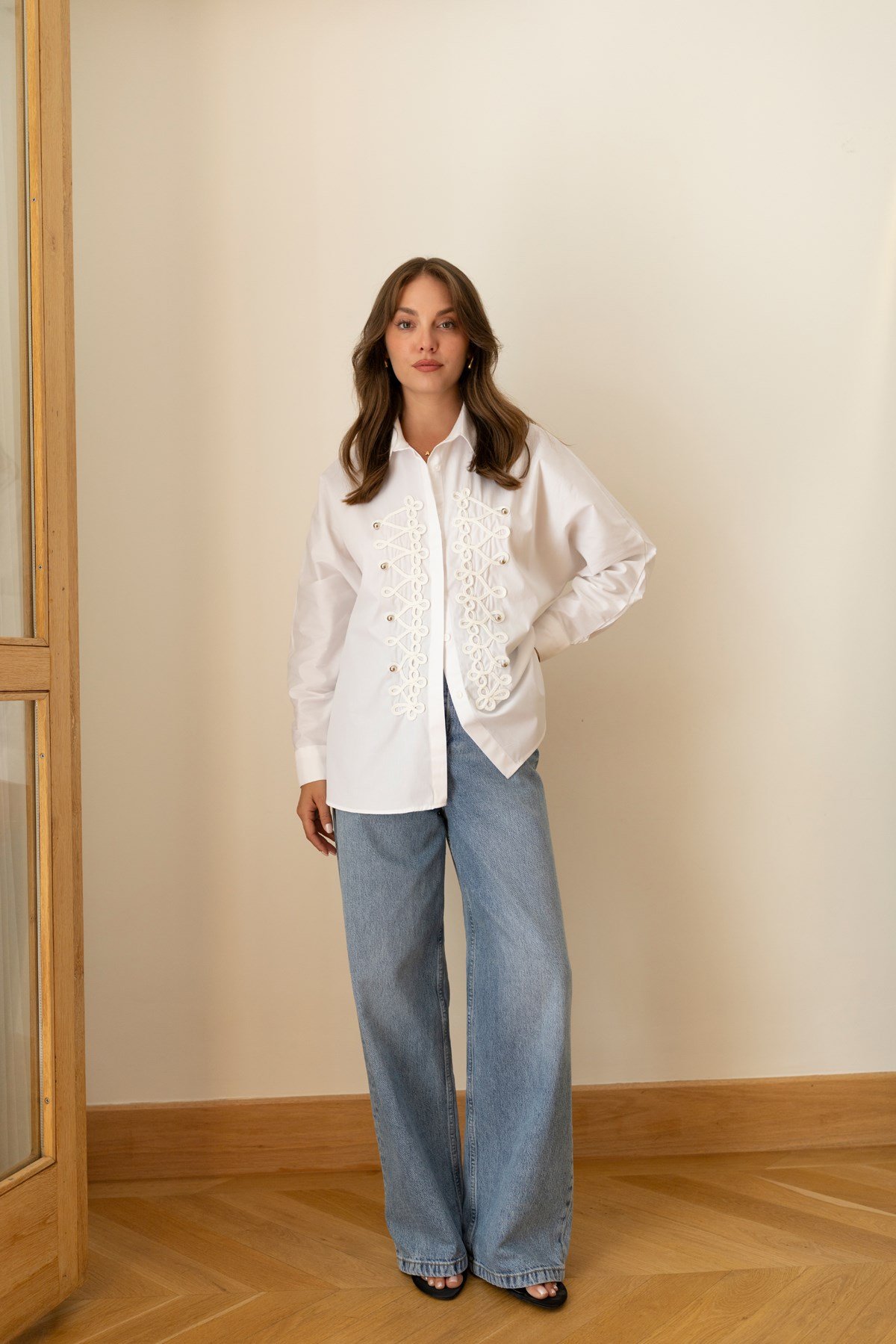 Ekru Düğme Ve Nakış Detaylı Oversize Gömlek