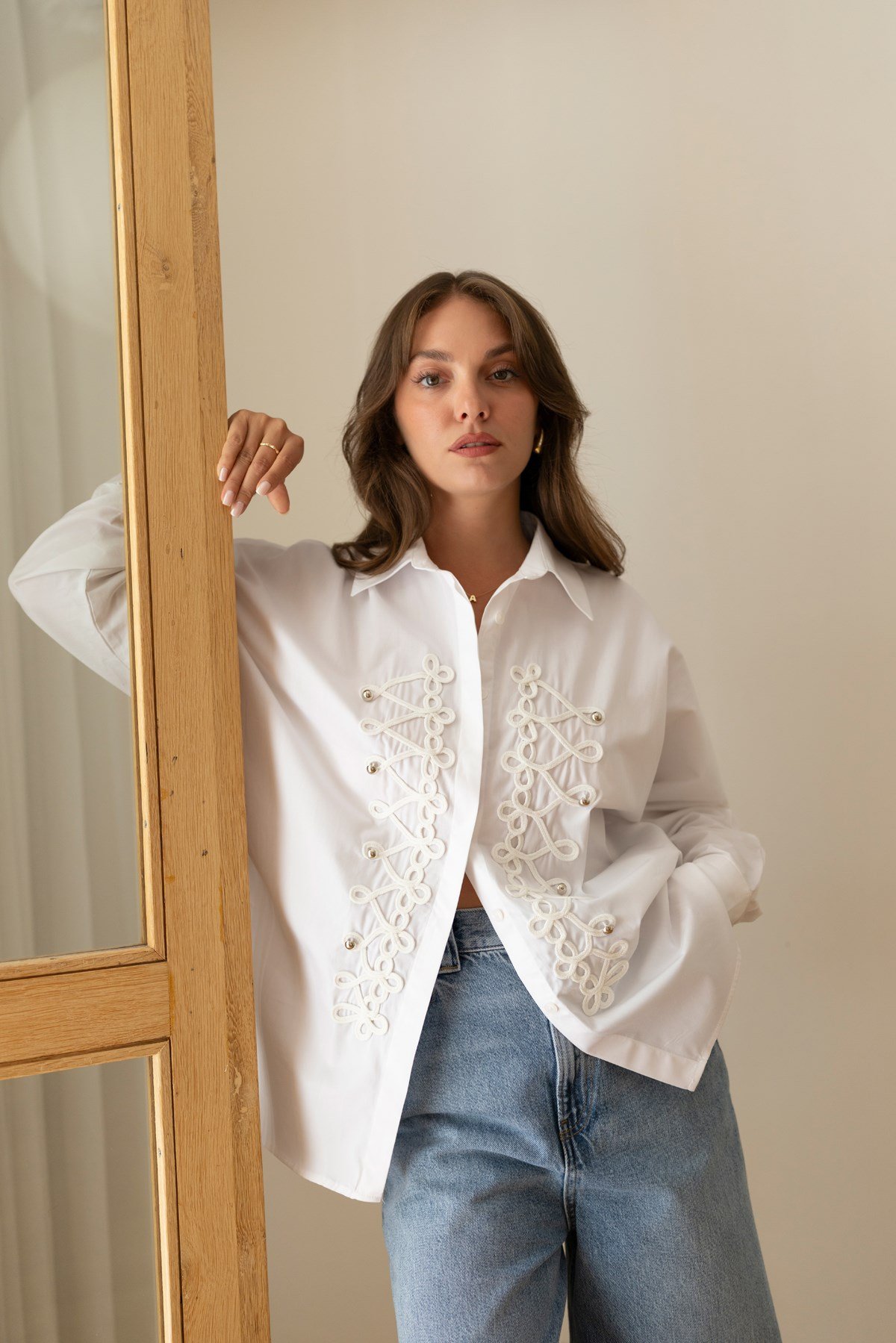 Ekru Düğme Ve Nakış Detaylı Oversize Gömlek