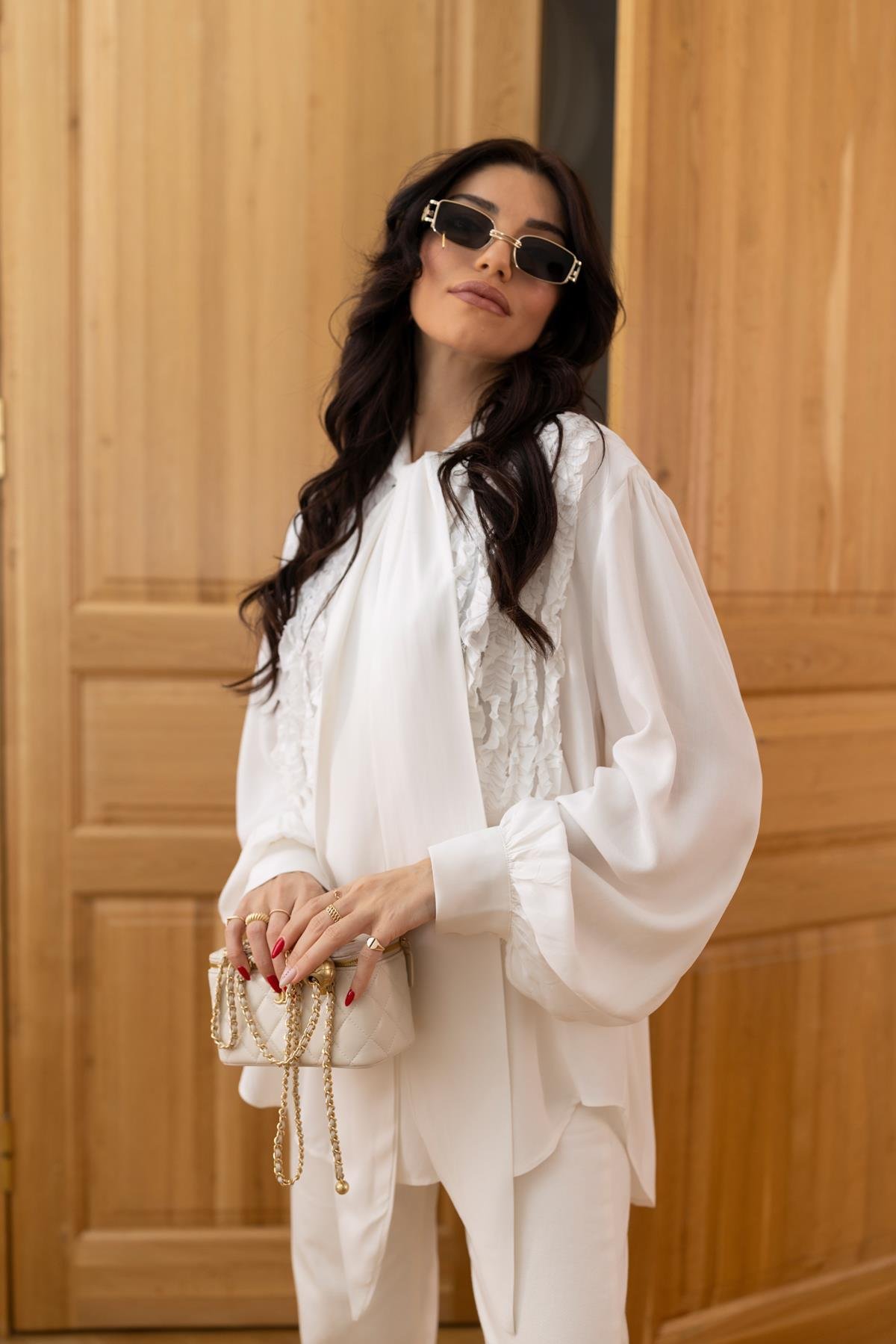 Ekru Fırfır Detaylı Yakadan Bağlamalı Vatkalı Gömlek