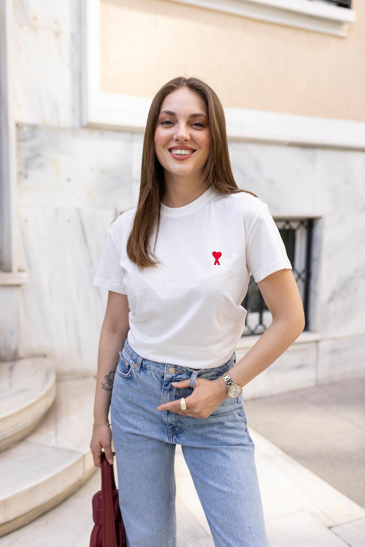 Ekru Kalp Nakış Detaylı Basic Tshirt