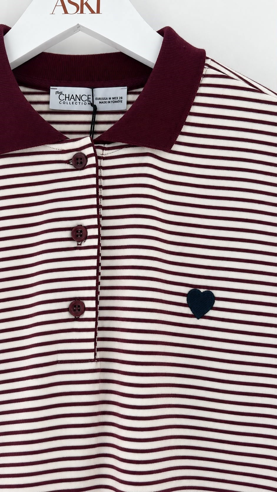 Ekru Polo Yaka Yarım Düğmeli Kalp Nakışlı Çizgili T-Shirt