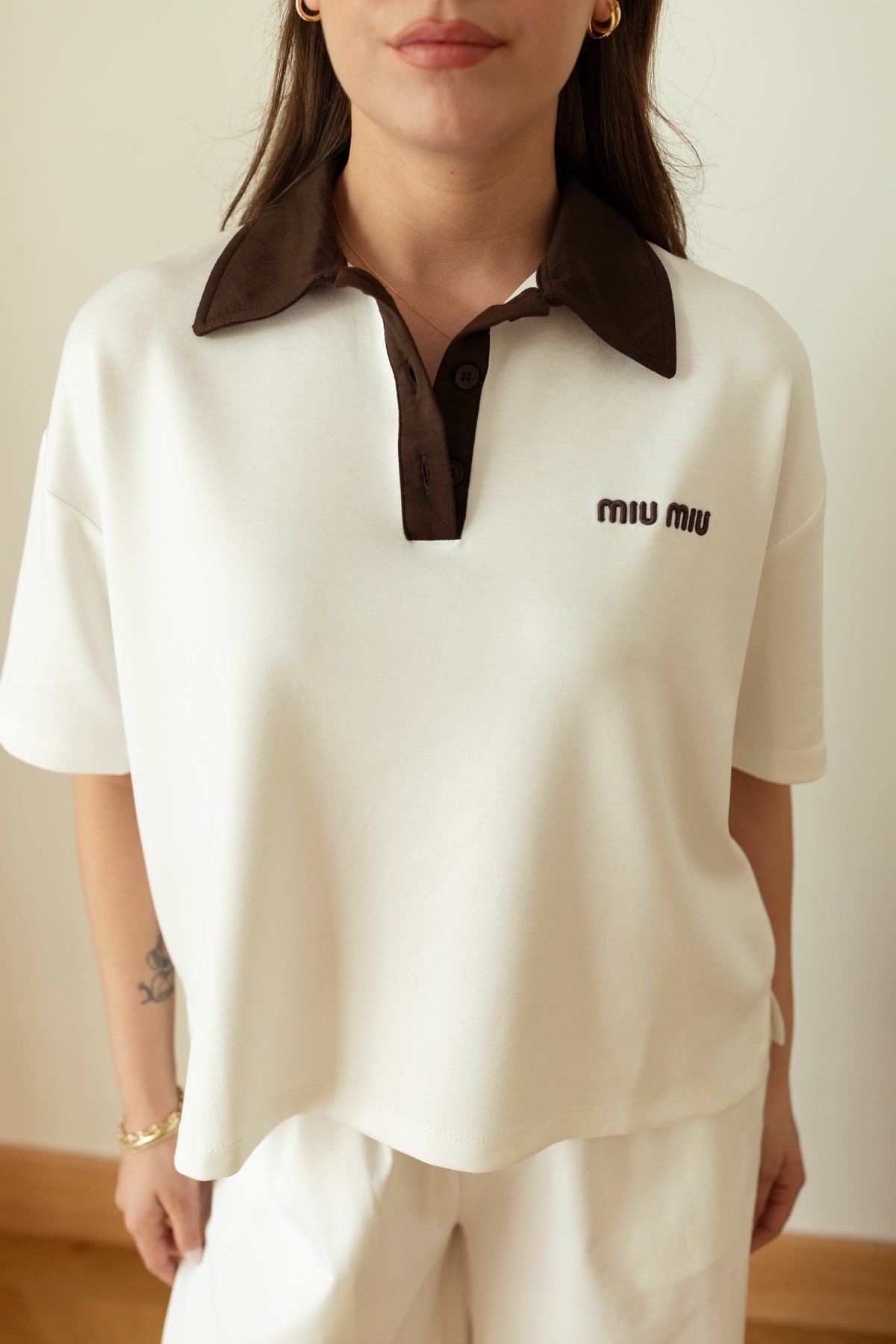 Ekru Polo Yaka Yazı Nakışlı Oversize T-Shirt