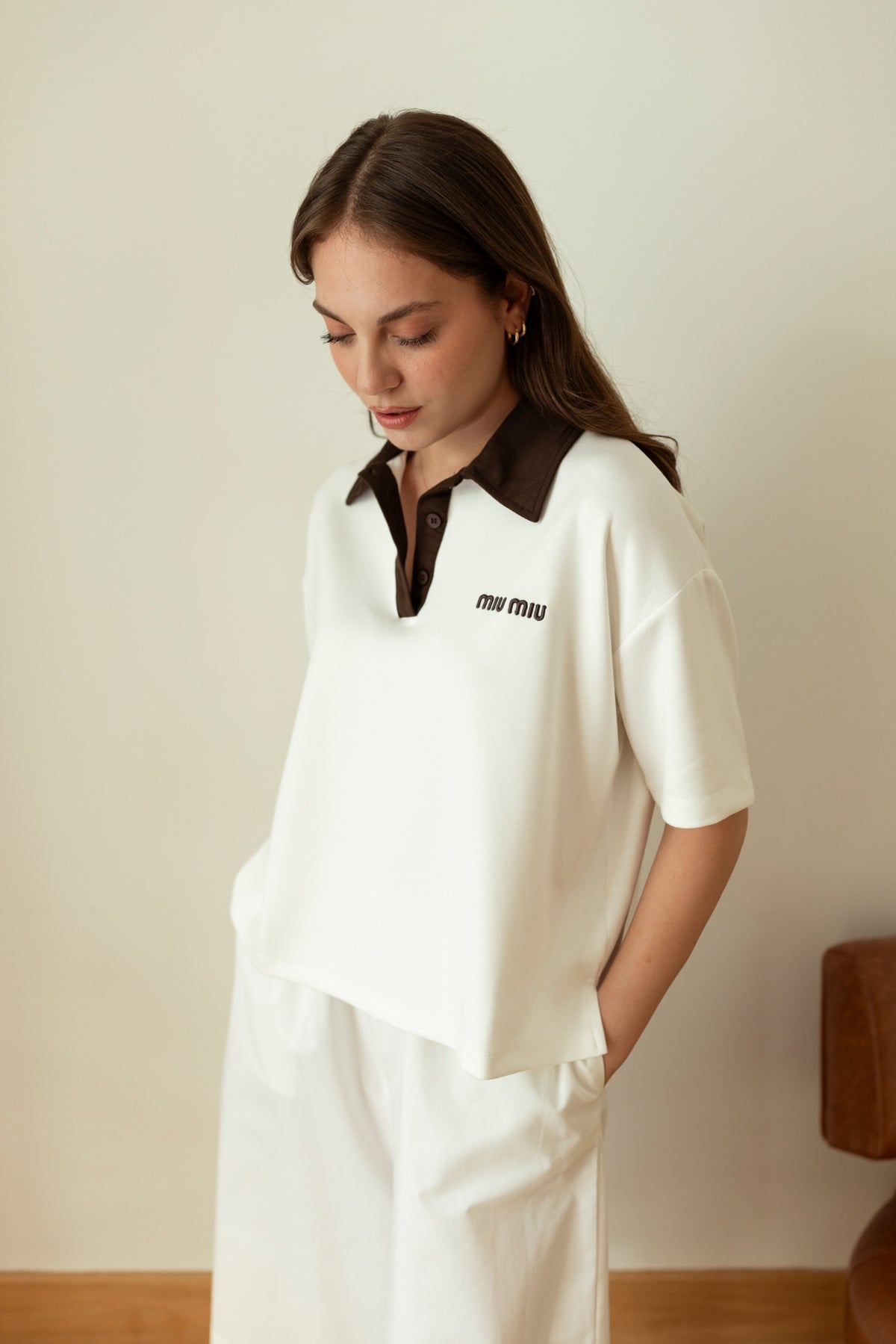 Ekru Polo Yaka Yazı Nakışlı Oversize T-Shirt