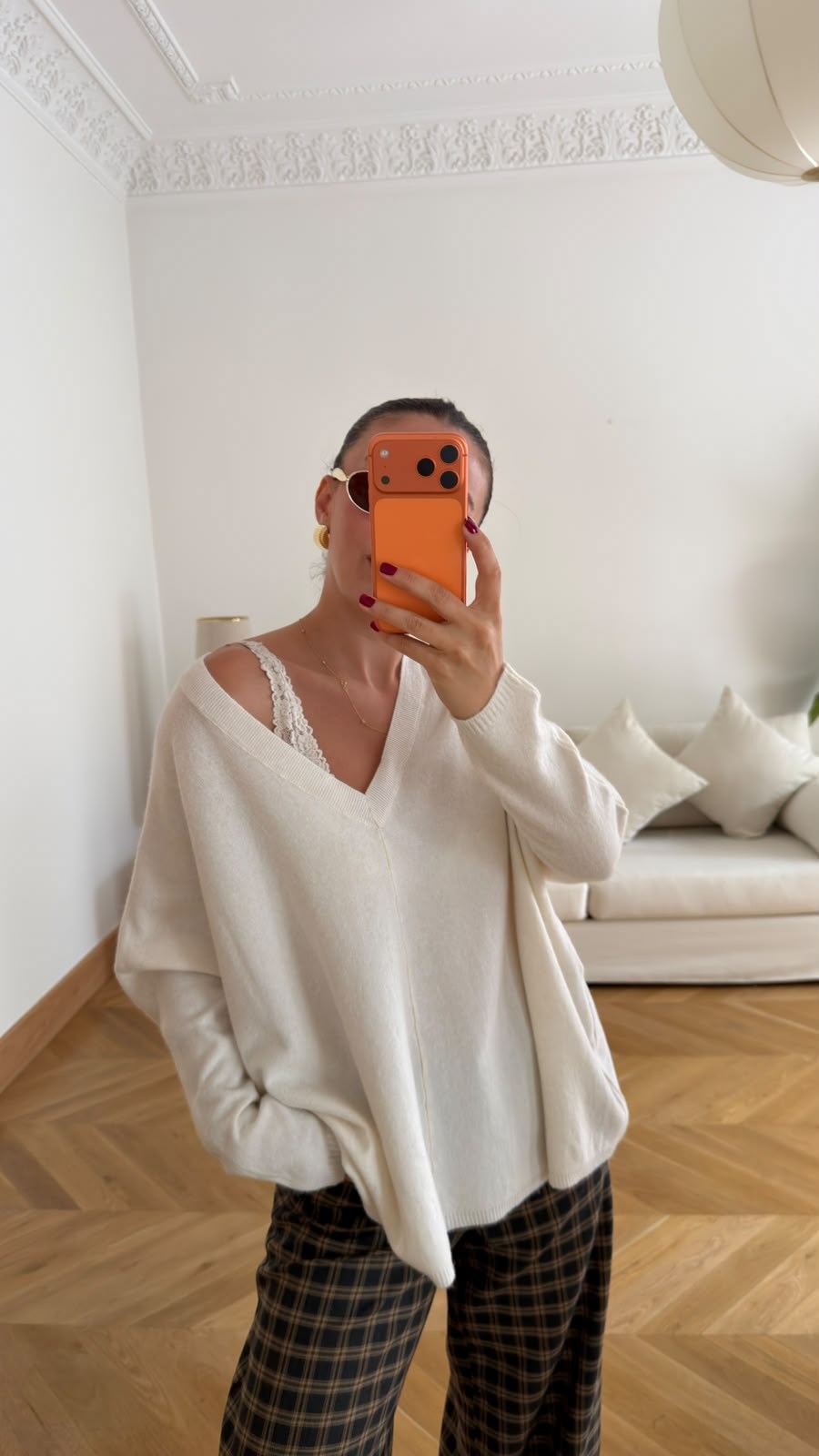 Ekru V Yaka Yumuşak Dokulu Oversize Triko