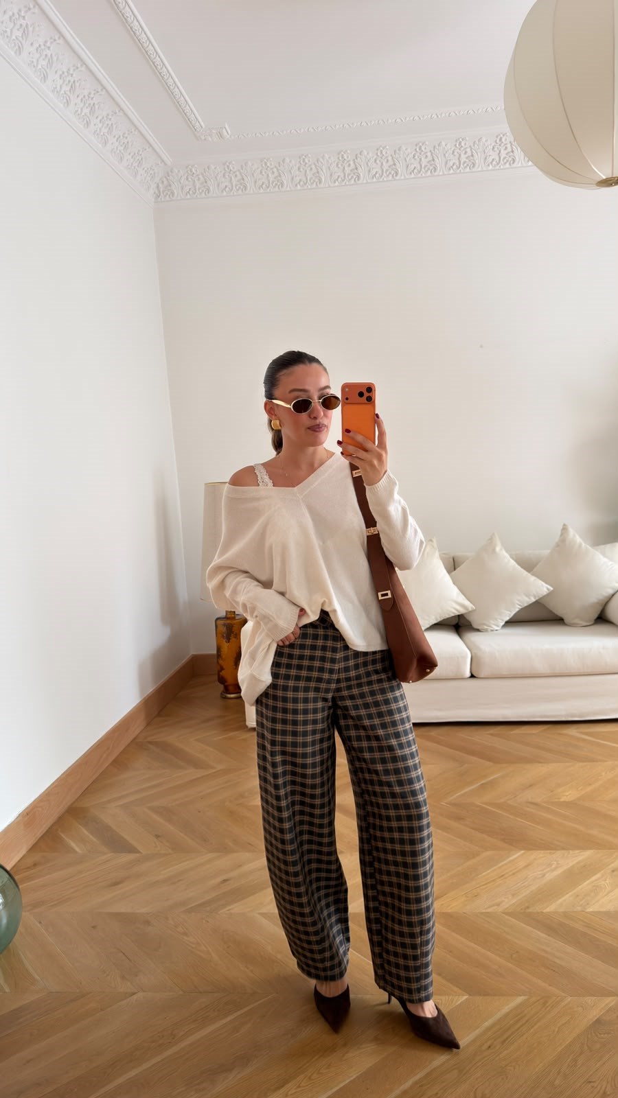 Ekru V Yaka Yumuşak Dokulu Oversize Triko