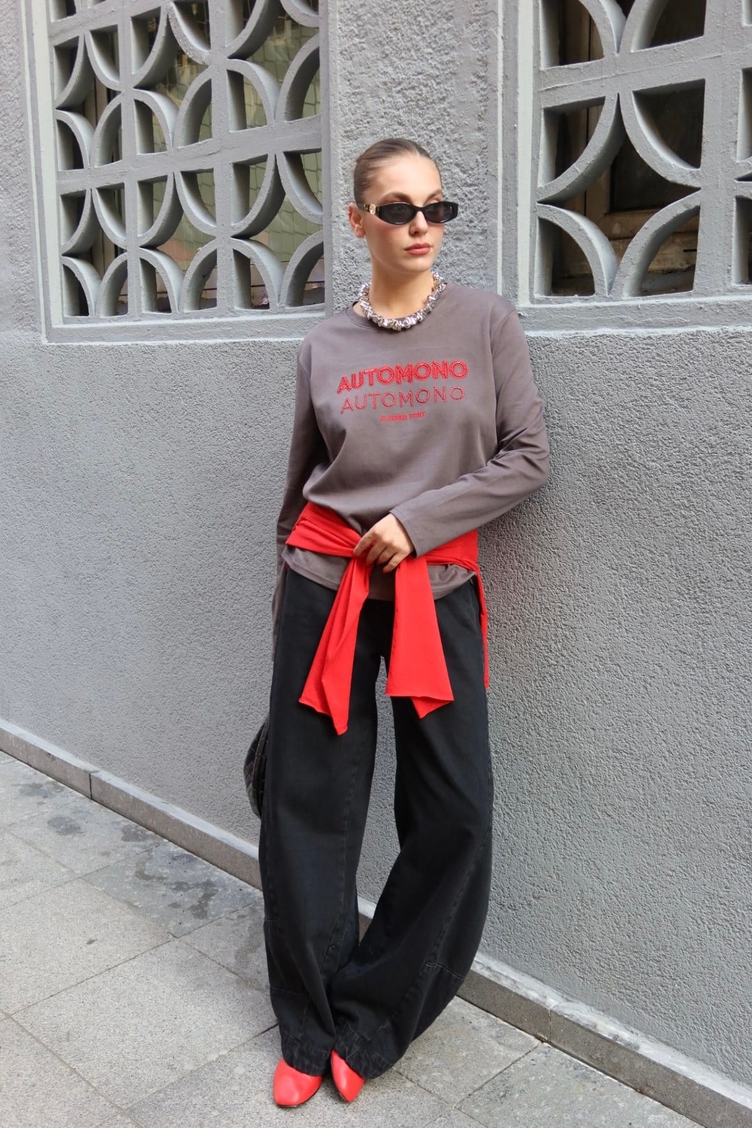 Füme Parlak Yazı Nakışlı SweatShirt