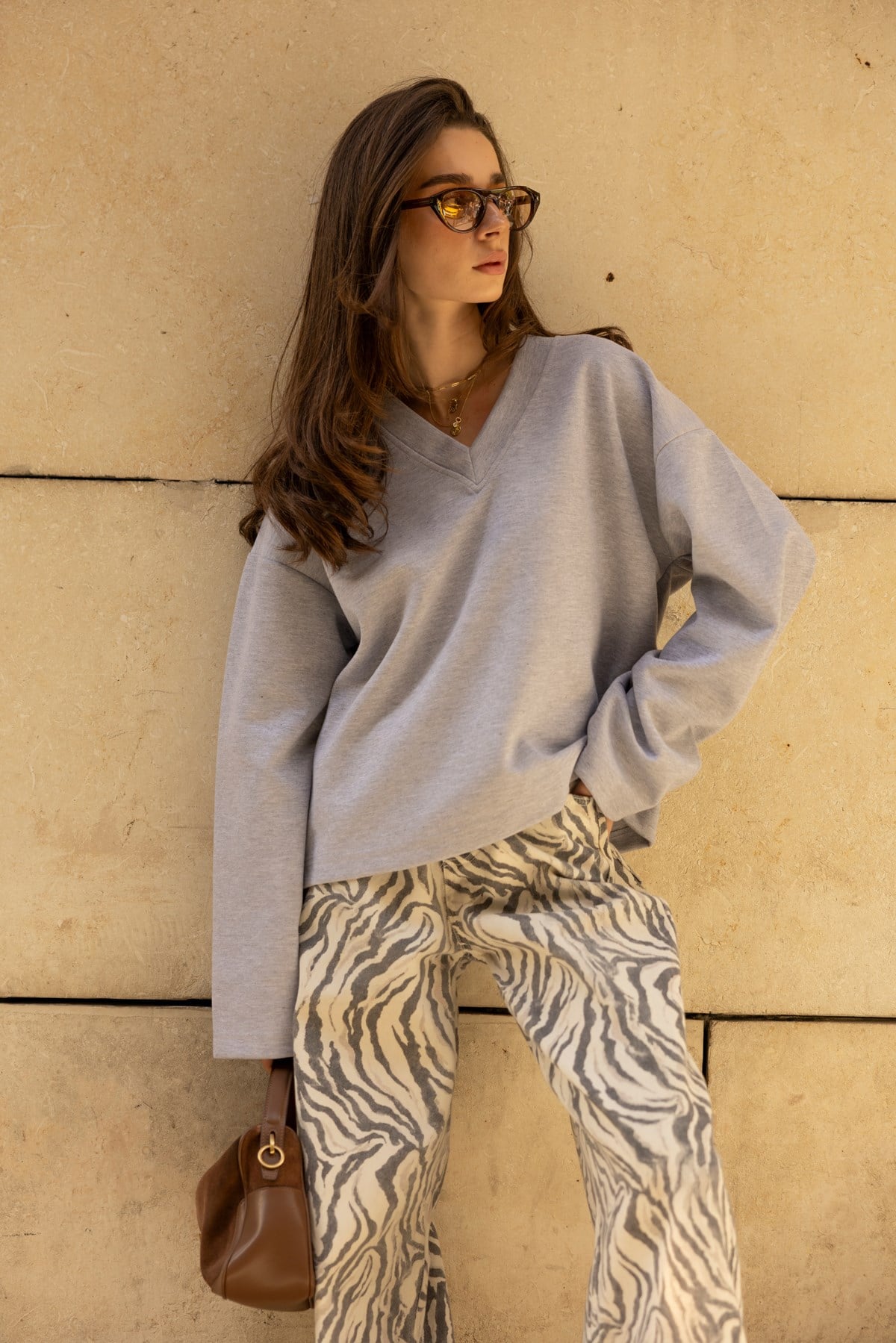 Gri V Yaka Oversize Basic Sweat