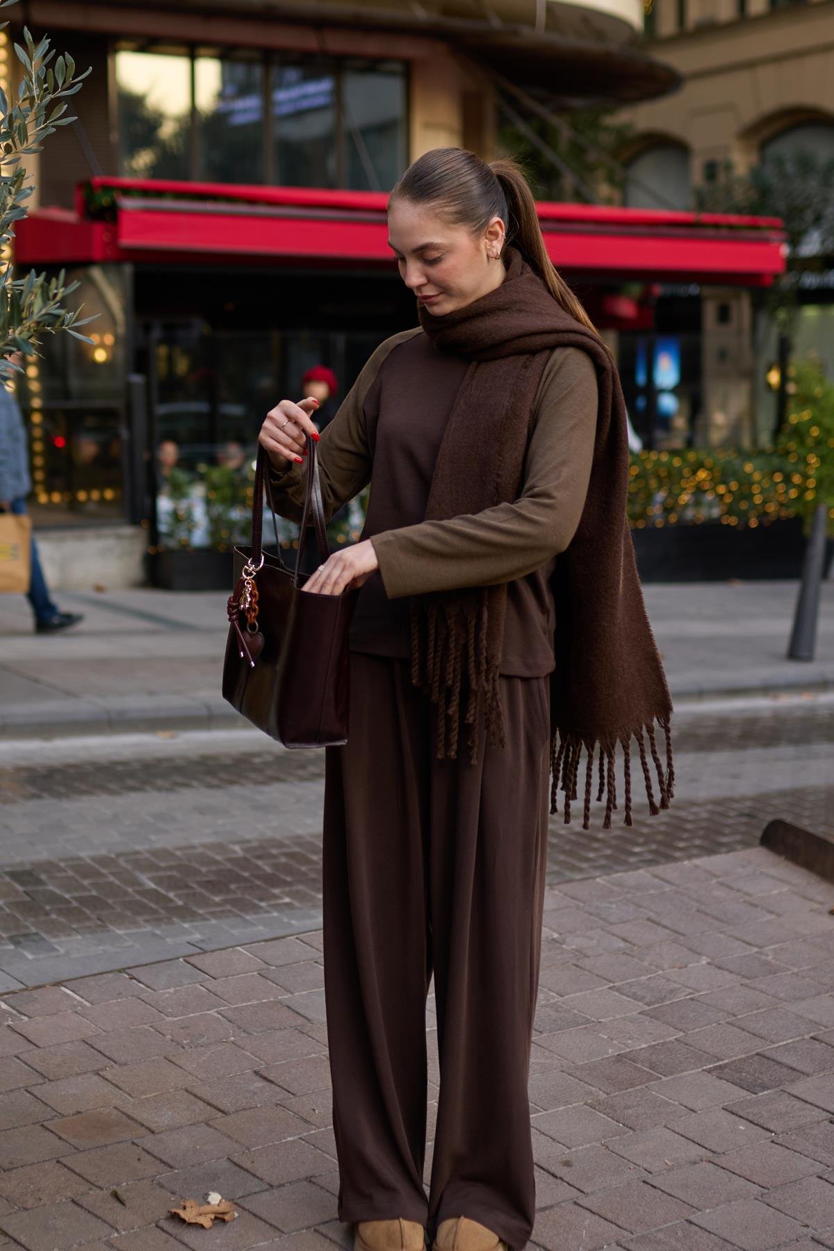 Kahve Bisiklet Yaka Parça Detaylı Basic Sweat