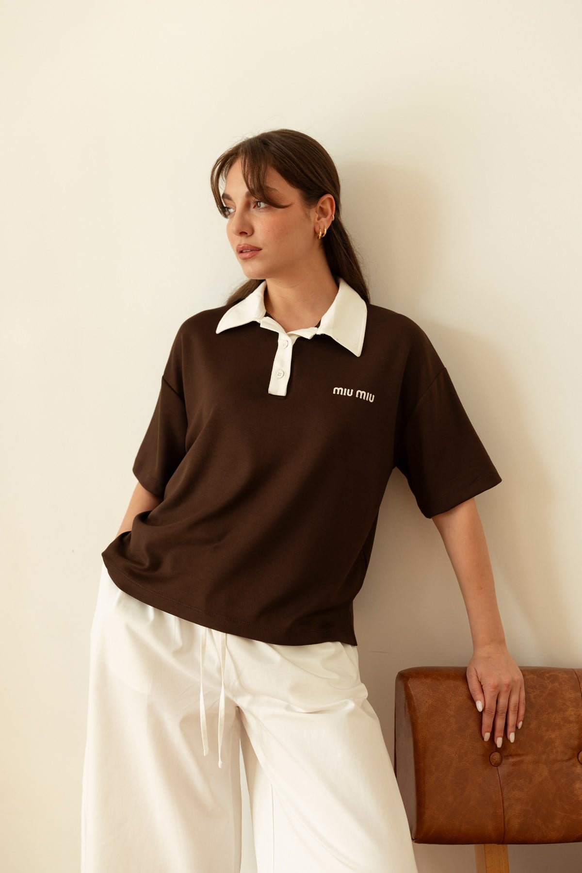 Kahve-Ekru Polo Yaka Yazı Nakışlı Oversize T-Shirt