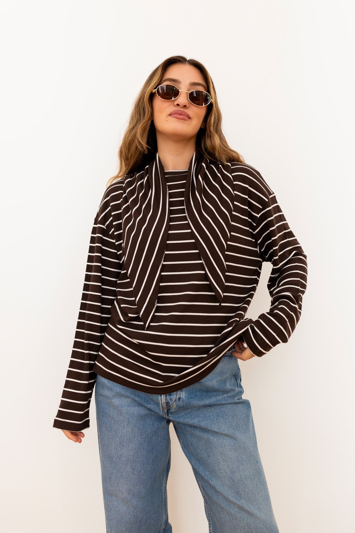Kahve Fular Detaylı Çizgili Oversize Triko
