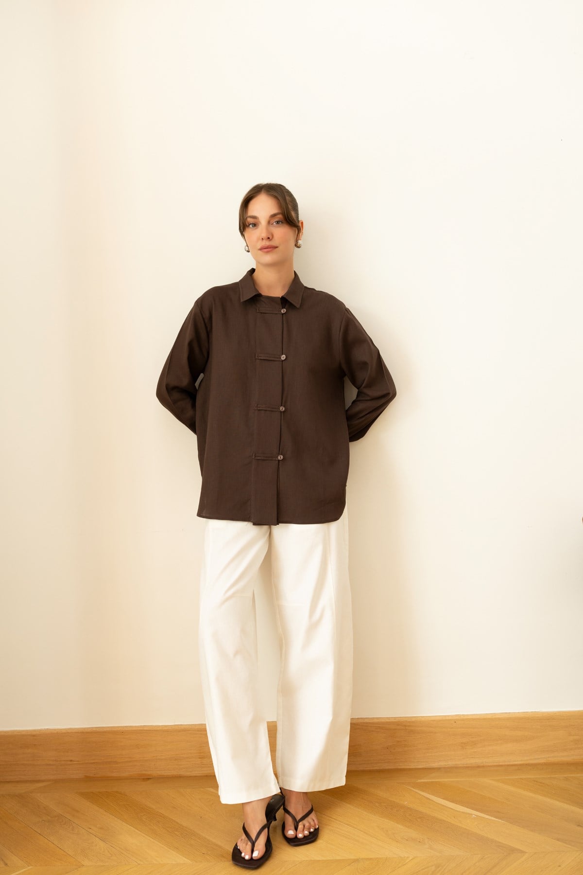 Kahve Mandarin İlik Detaylı Oversize Gömlek