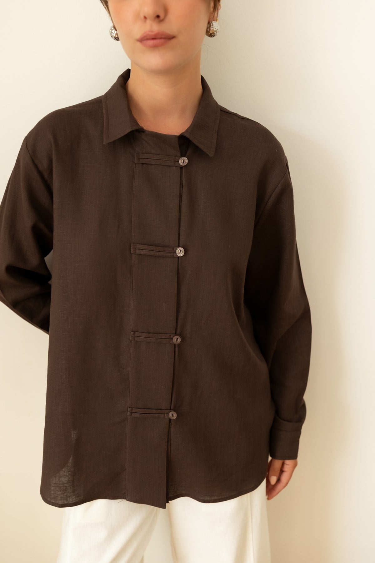 Kahve Mandarin İlik Detaylı Oversize Gömlek