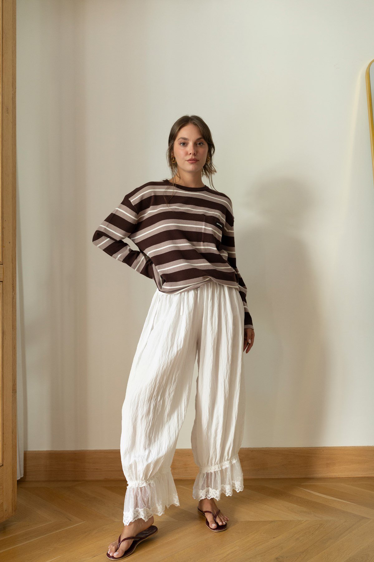 Kahve Önden Cepli Ve Yazı Nakışlı Çizgili Oversize Triko