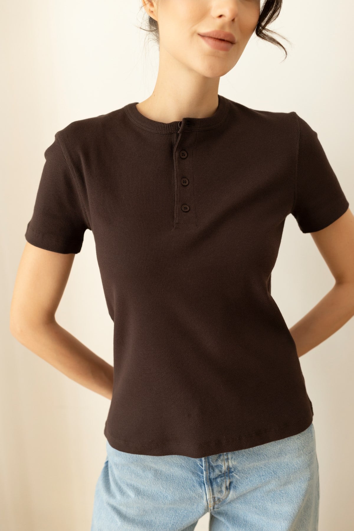 Kahve Yarım Düğme Detaylı Fitilli Likralı T-Shirt