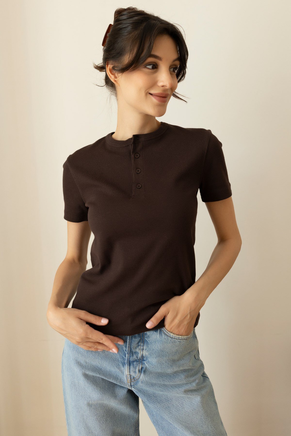 Kahve Yarım Düğme Detaylı Fitilli Likralı T-Shirt