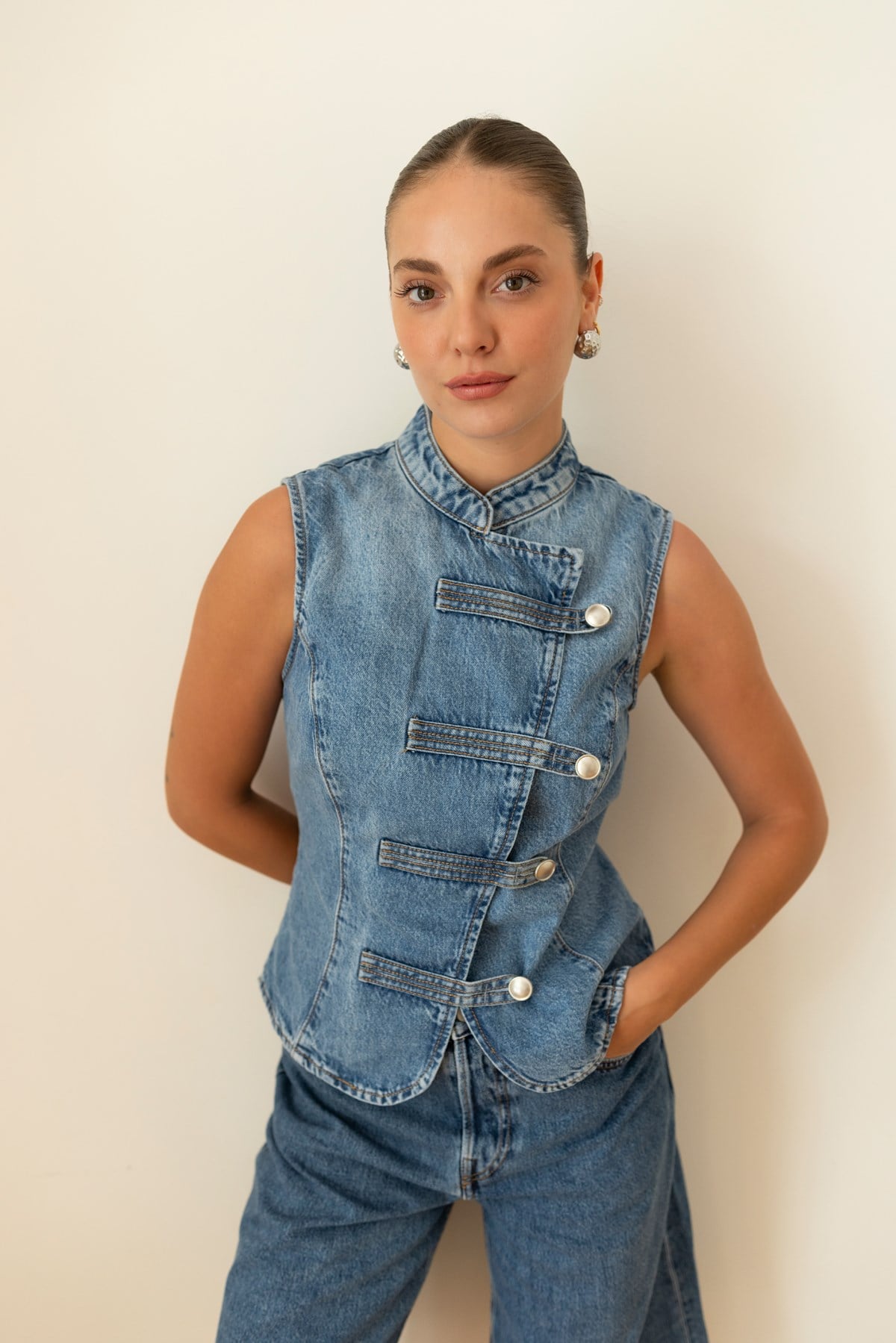 Klasik Jean Rengi Düğme Detaylı Denim Yelek