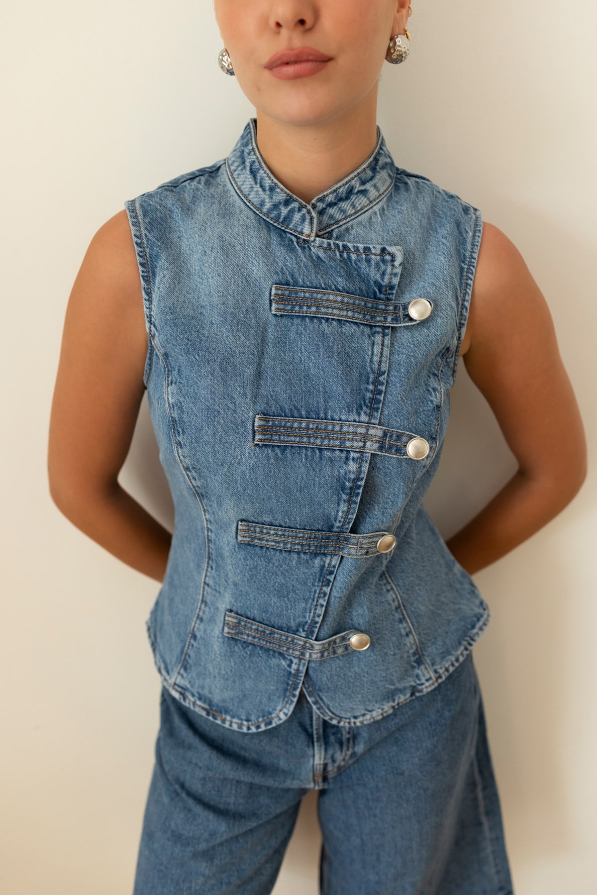Klasik Jean Rengi Düğme Detaylı Denim Yelek