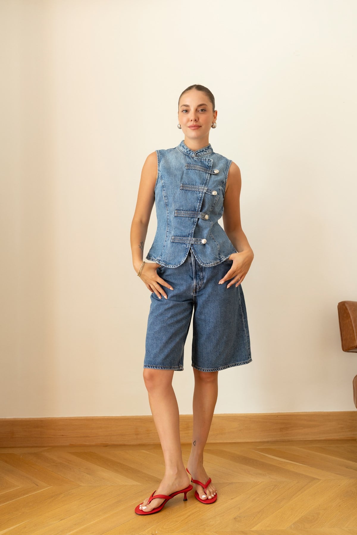 Klasik Jean Rengi Düğme Detaylı Denim Yelek