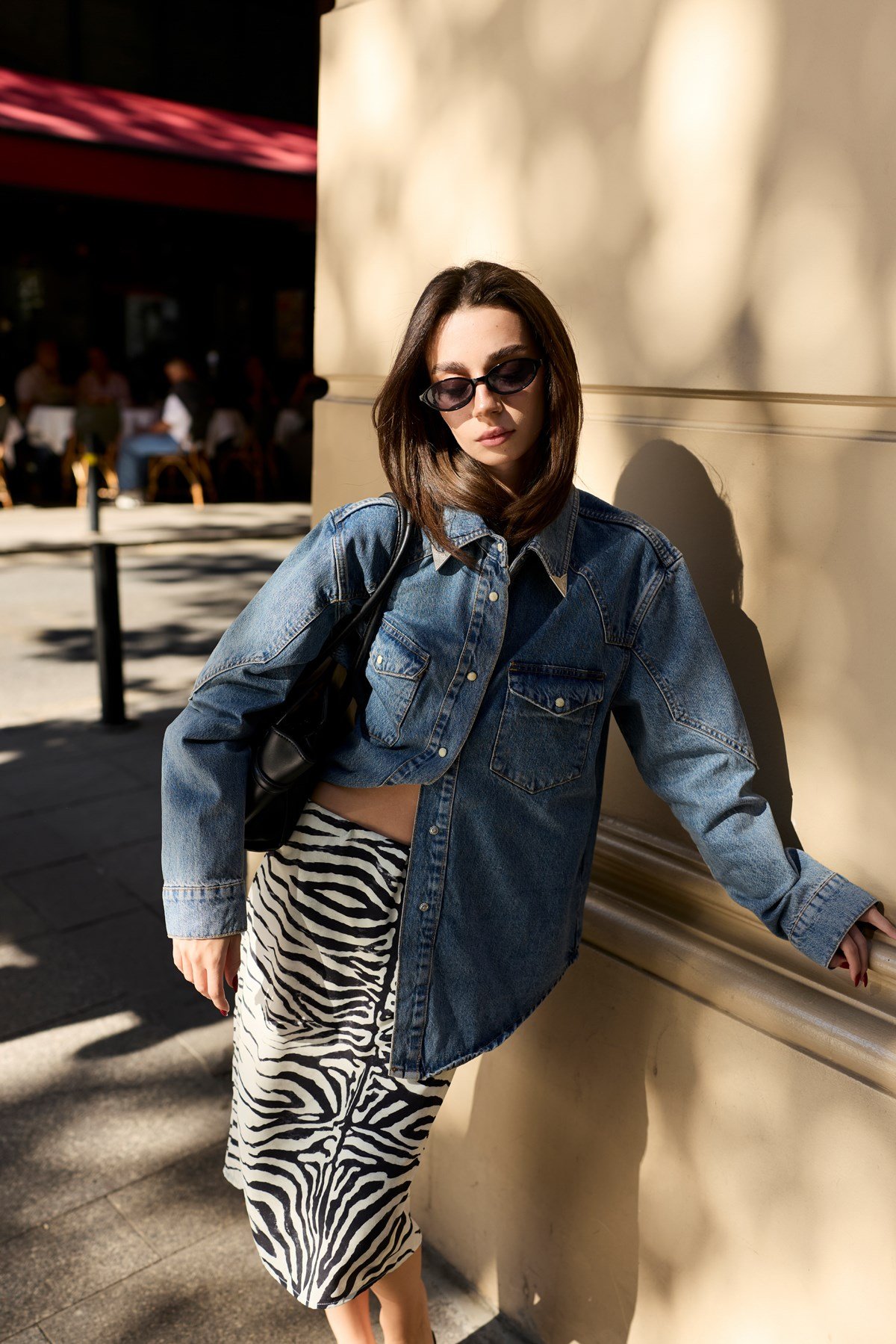 Klasik Jean Rengi Yaka Detaylı İki Cepli Çıt Çıt Düğmeli Denim Gömlek