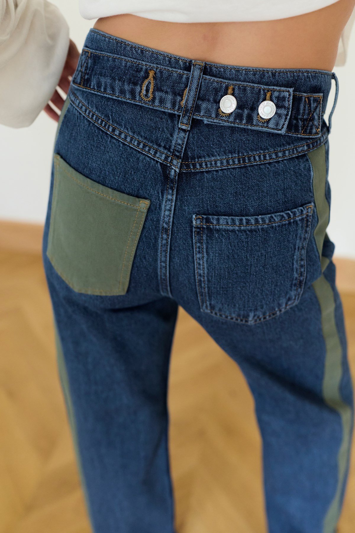 Klasik Jean Rengi Yandan Şerit Detaylı Belden Ayarlanabilinir Jean Pantolon