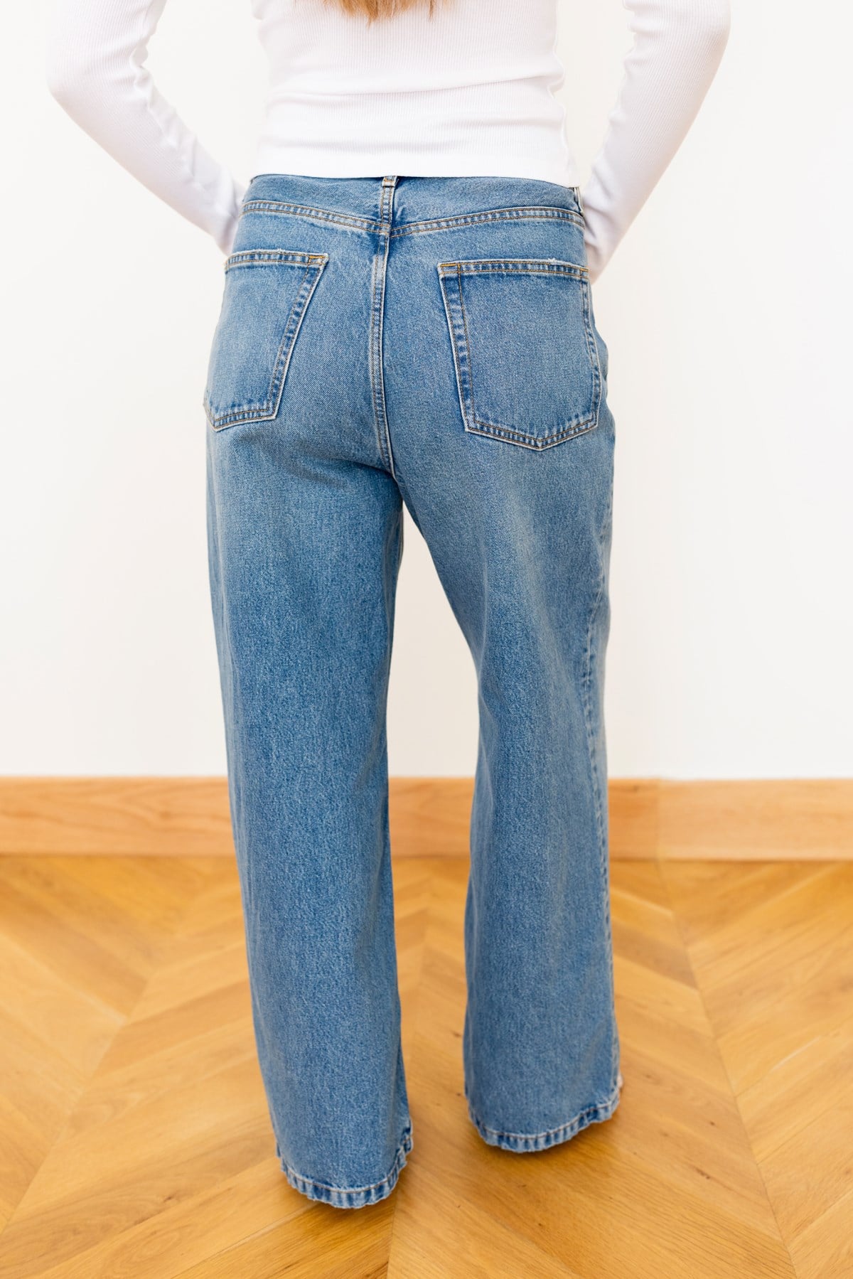 Klasik Jean Rengi Yüksek Bel Taşlamalı Bol Paça Jean Pantolon