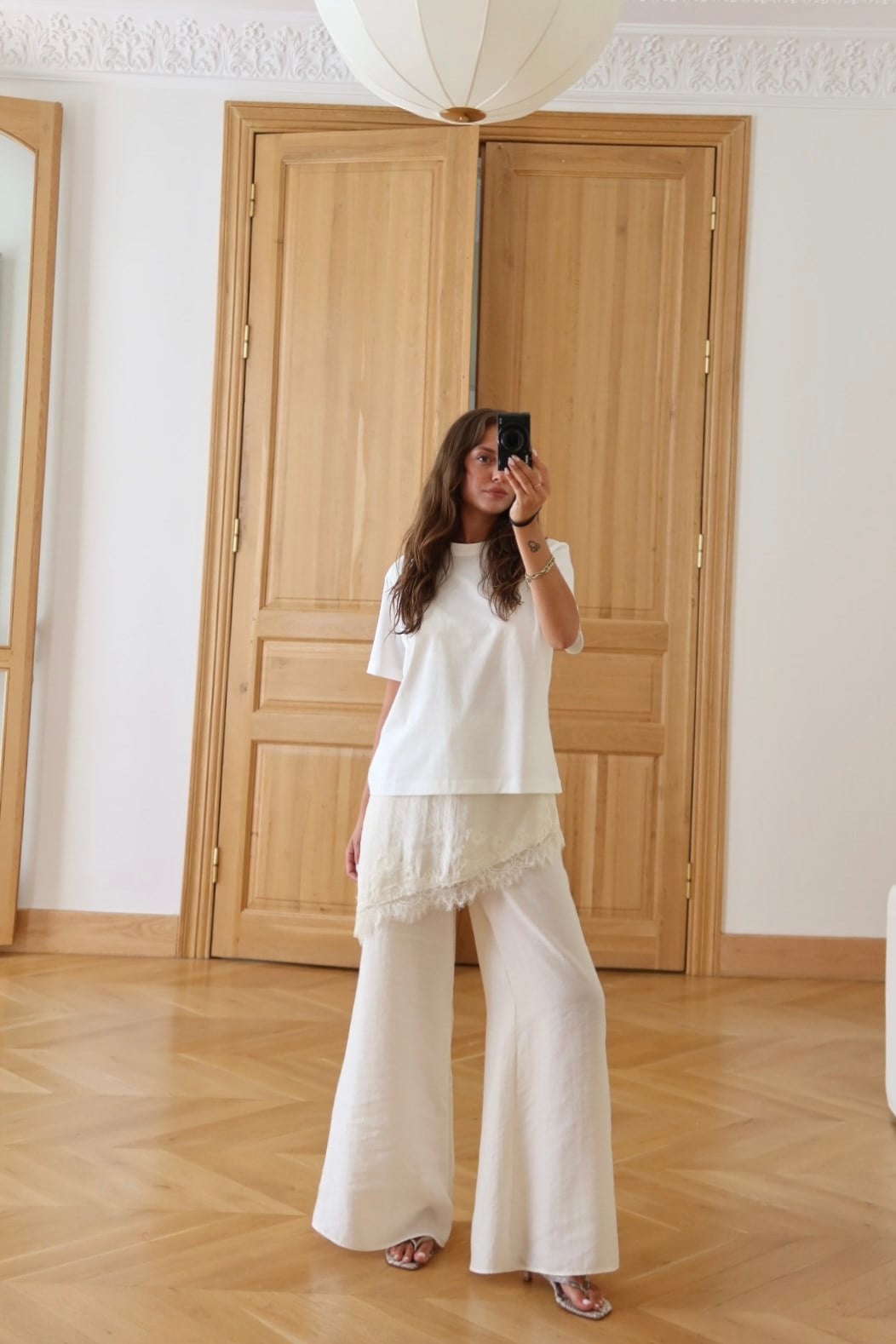 Krem Beli Lastikli Dantelli Parça Detaylı Pantolon
