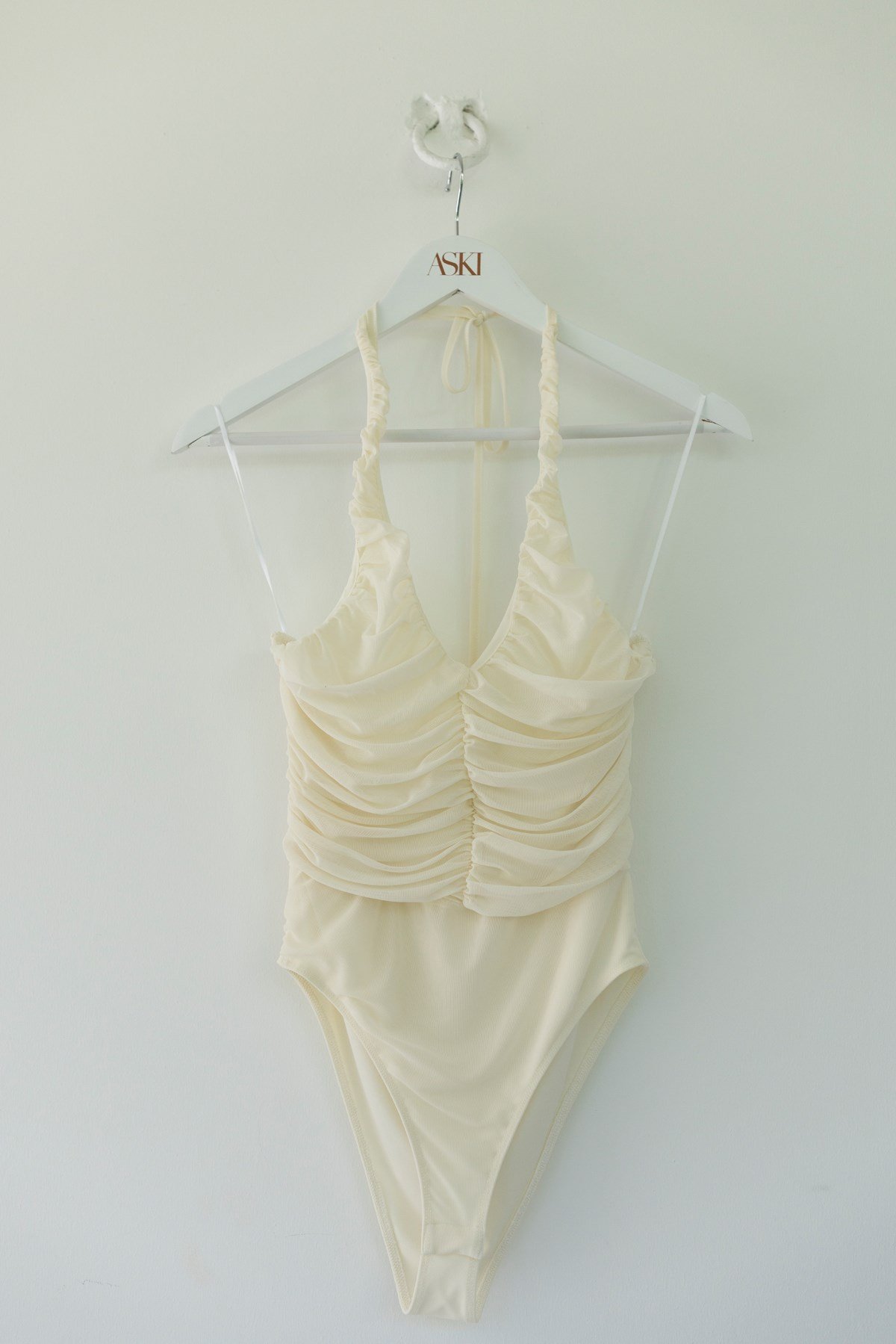 Krem Boyundan Bağlama Detaylı Drape Detaylı Bodysuit