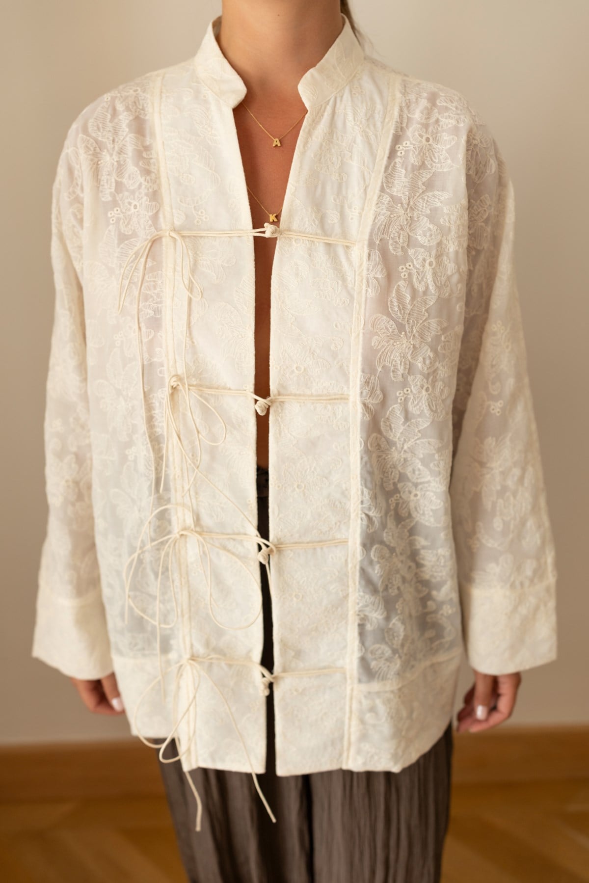 Krem Japon Düğmeli Çiçek Nakışlı Kimono