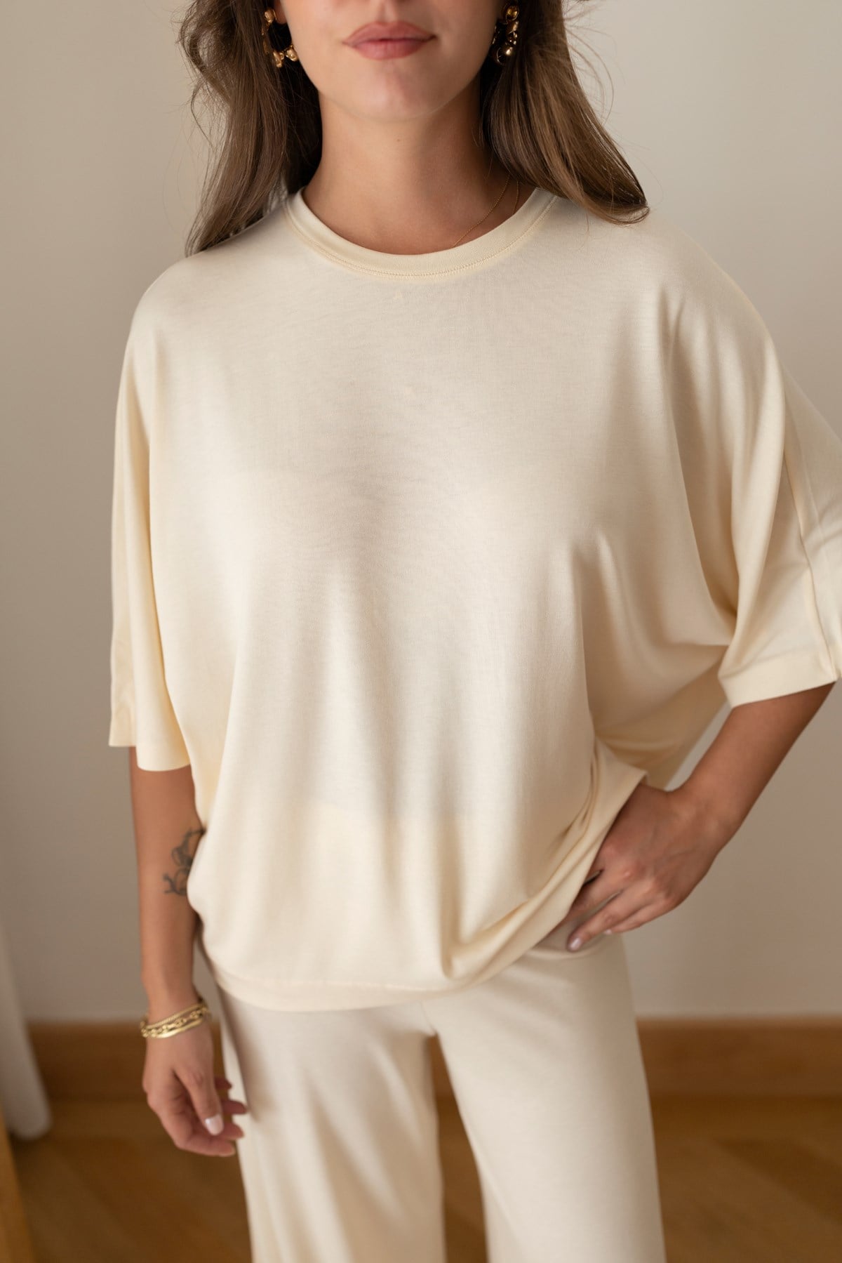 Krem Yarasa Kol T-Shirt Pantolon Takım
