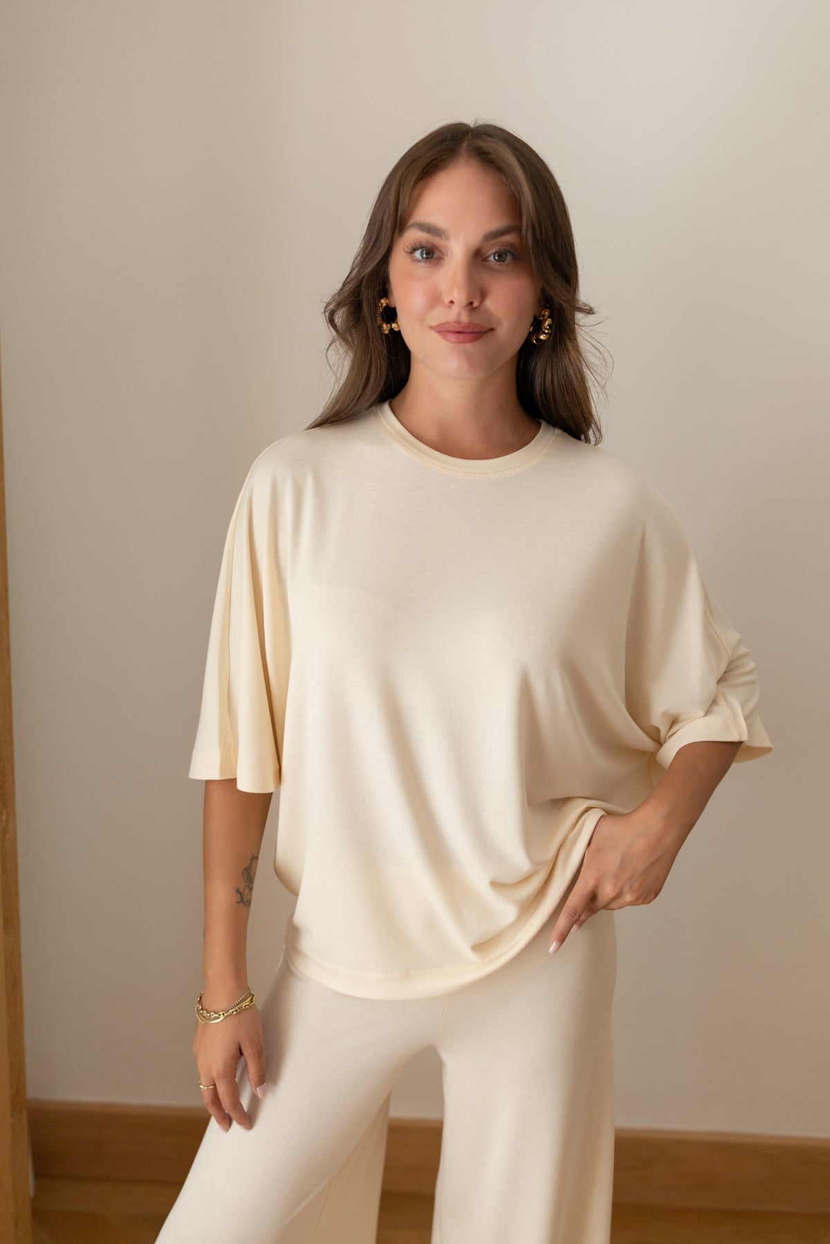Krem Yarasa Kol T-Shirt Pantolon Takım