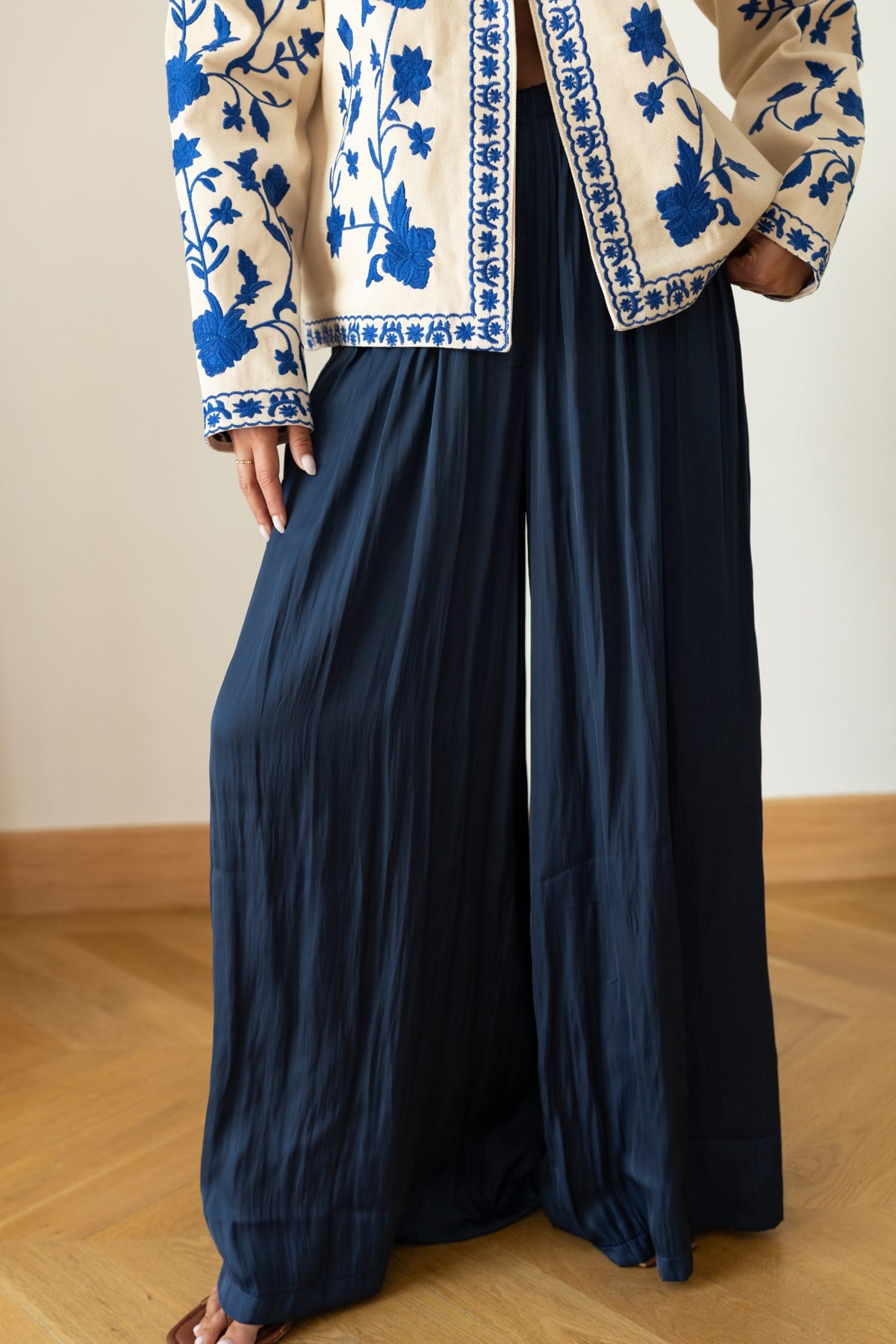 Lacivert Beli Lastikli Bol Paça Saten Kumaş Pantolon