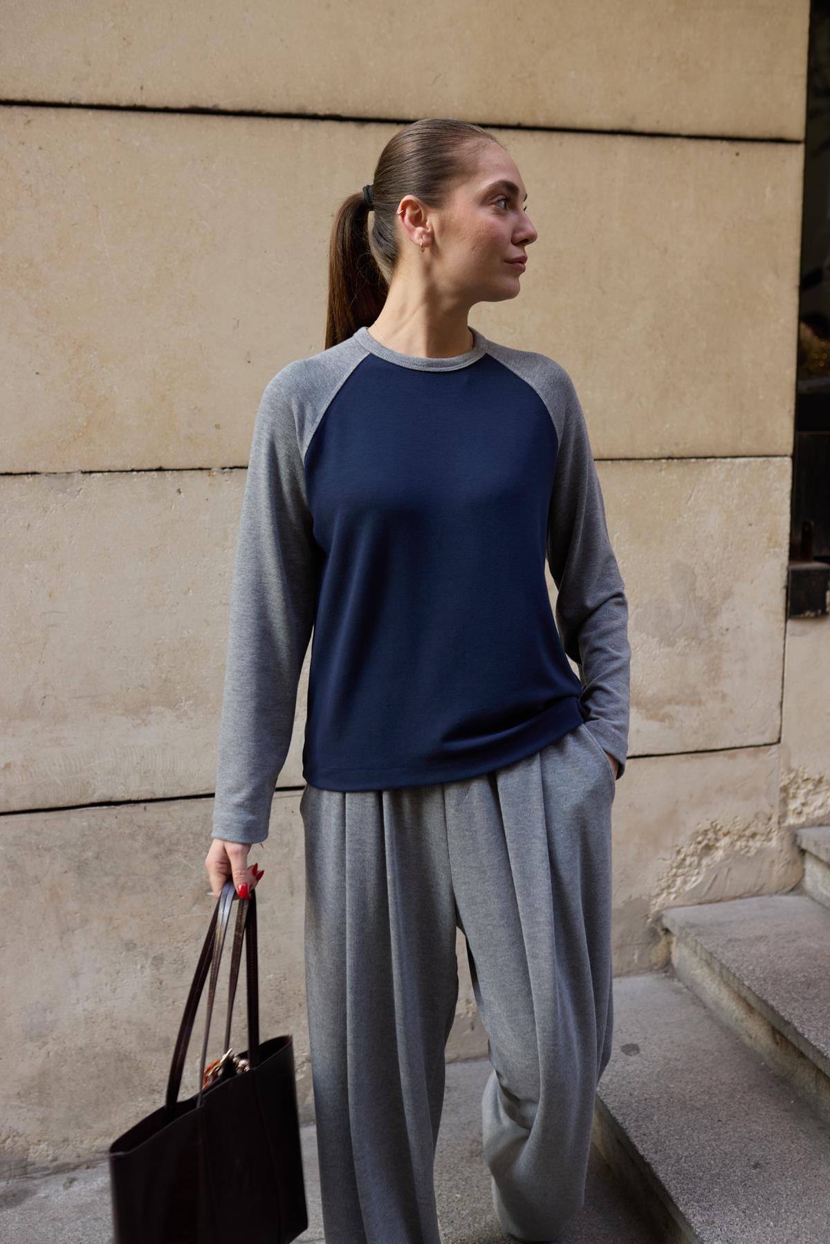 Lacivert Bisiklet Yaka Parça Detaylı Basic Sweat