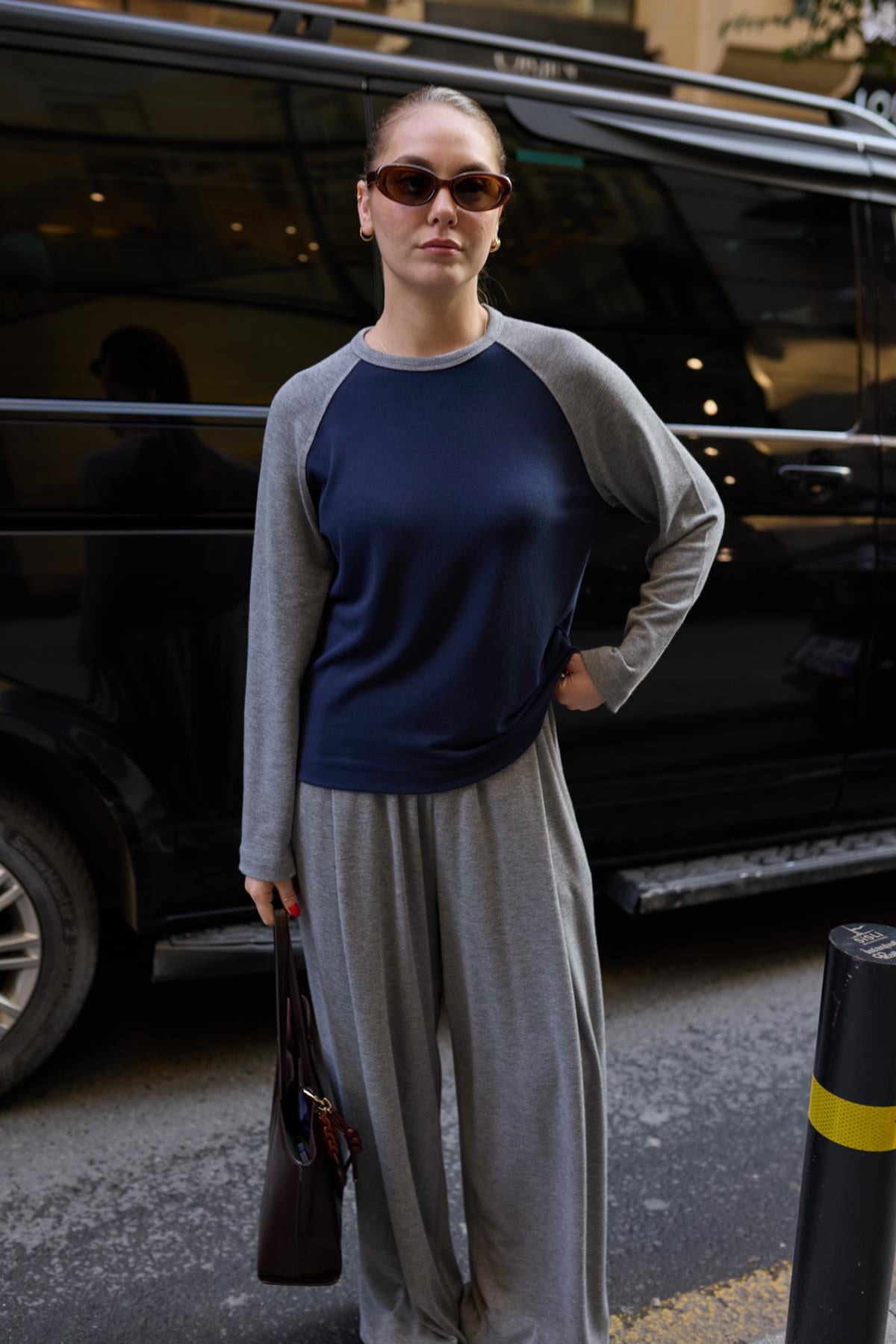 Lacivert Bisiklet Yaka Parça Detaylı Basic Sweat