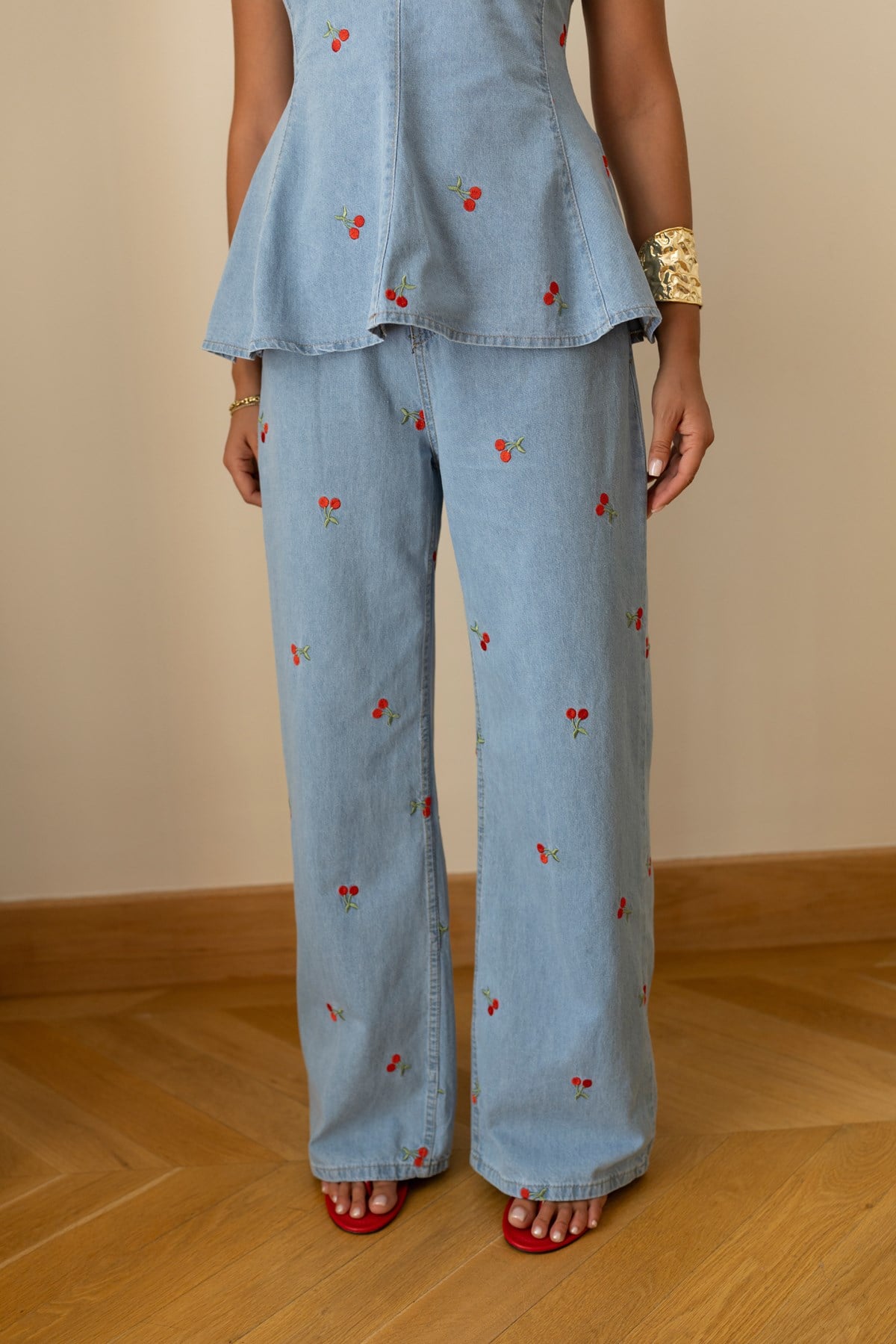 Mavi Kiraz Nakışlı Bluz Pantolon Denim Takım