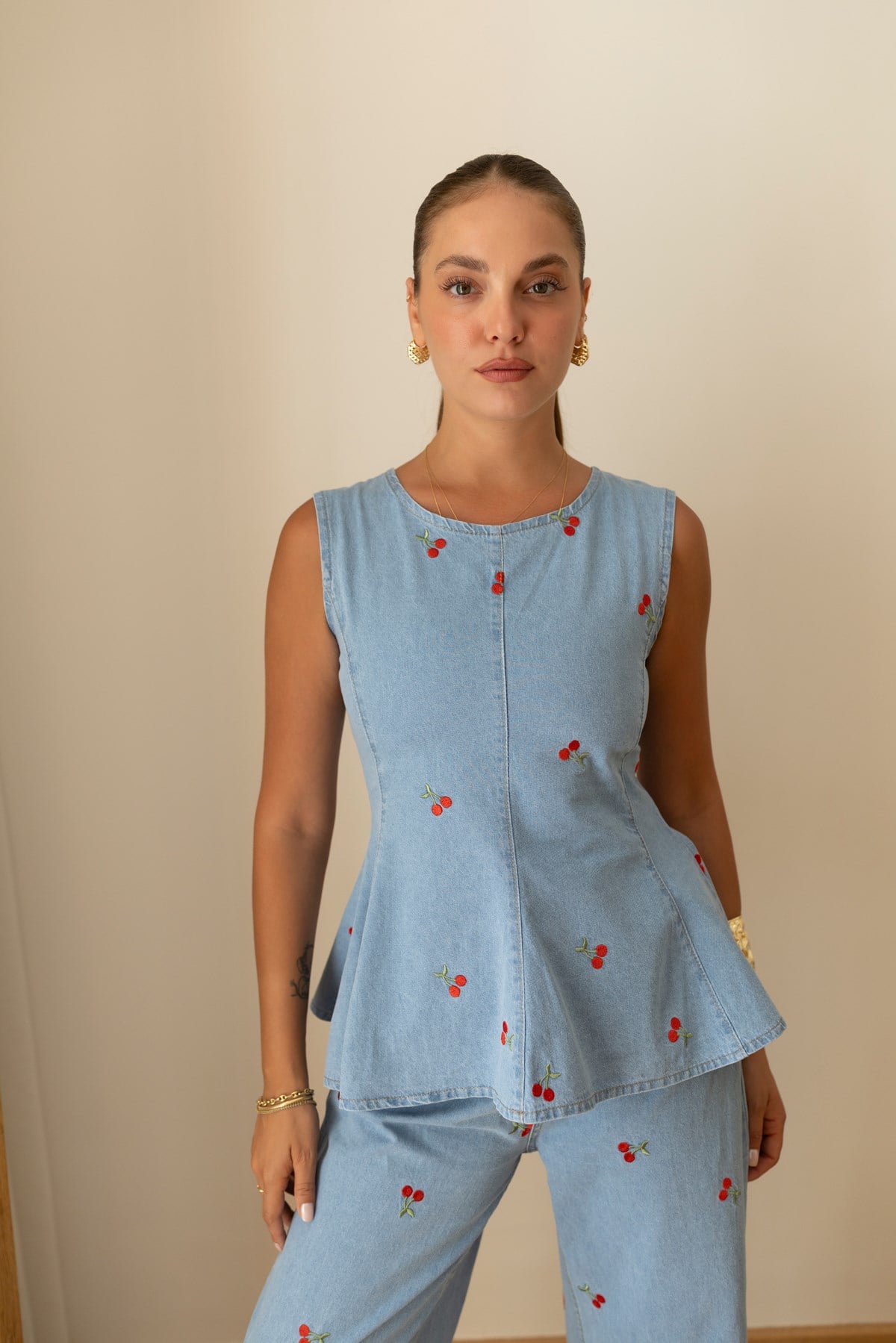 Mavi Kiraz Nakışlı Bluz Pantolon Denim Takım