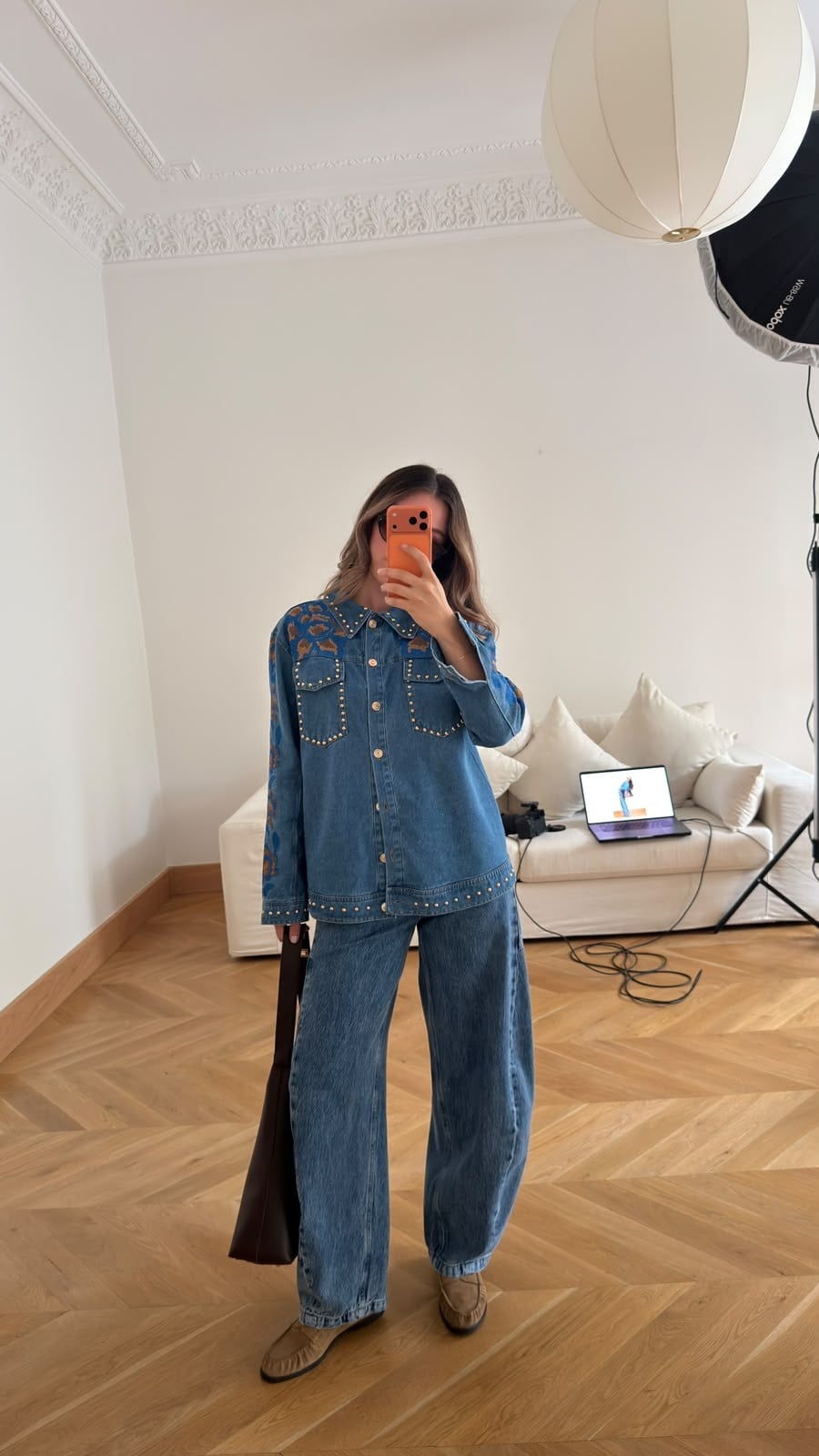Mavi Zımba Ve Nakış İşlemeli Denim Gömlek