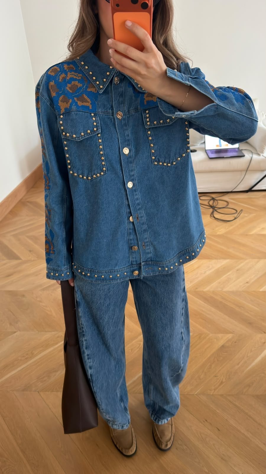 Mavi Zımba Ve Nakış İşlemeli Denim Gömlek