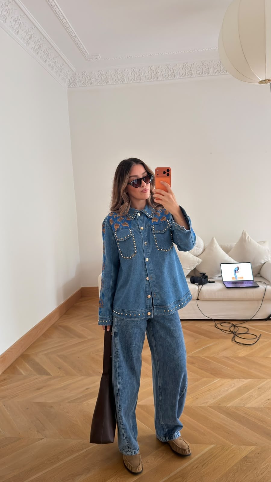 Mavi Zımba Ve Nakış İşlemeli Denim Gömlek