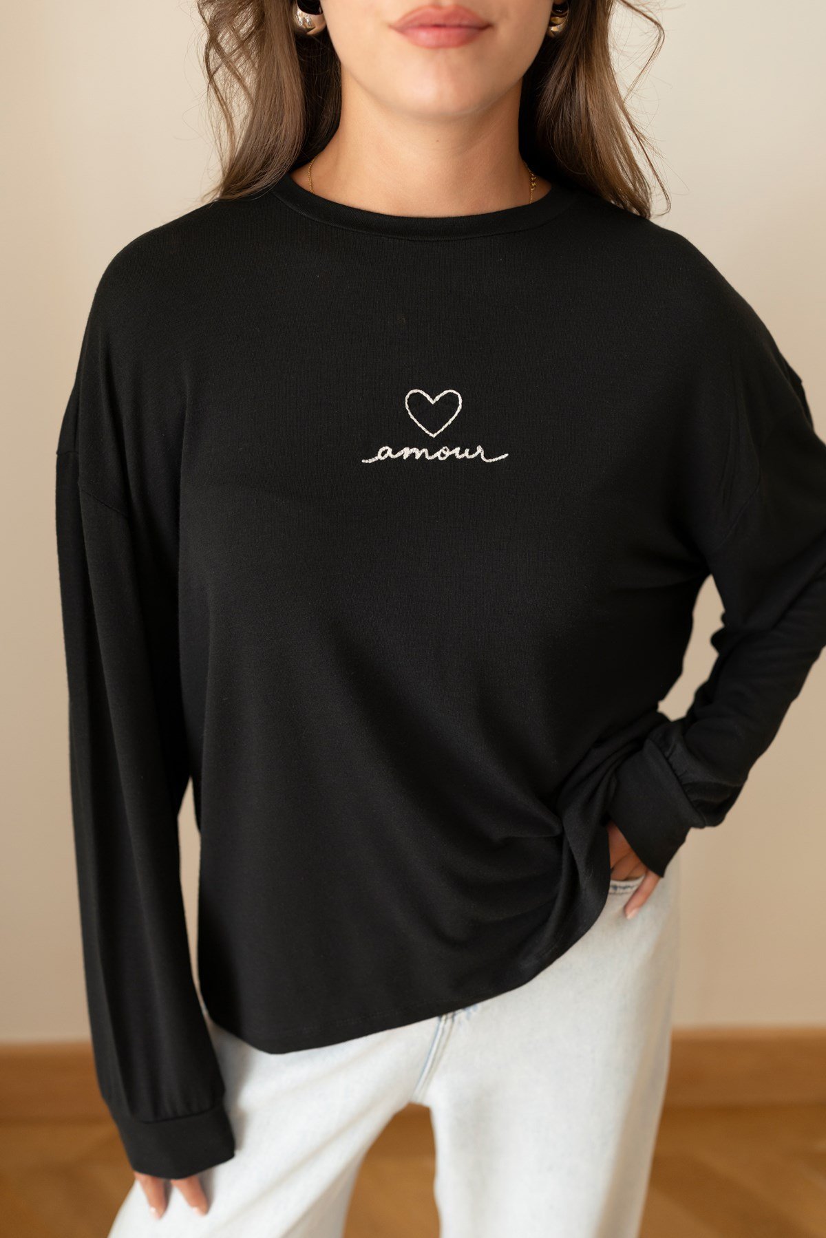 Siyah Amor Yazı Nakışlı Uzun Kol T-Shirt