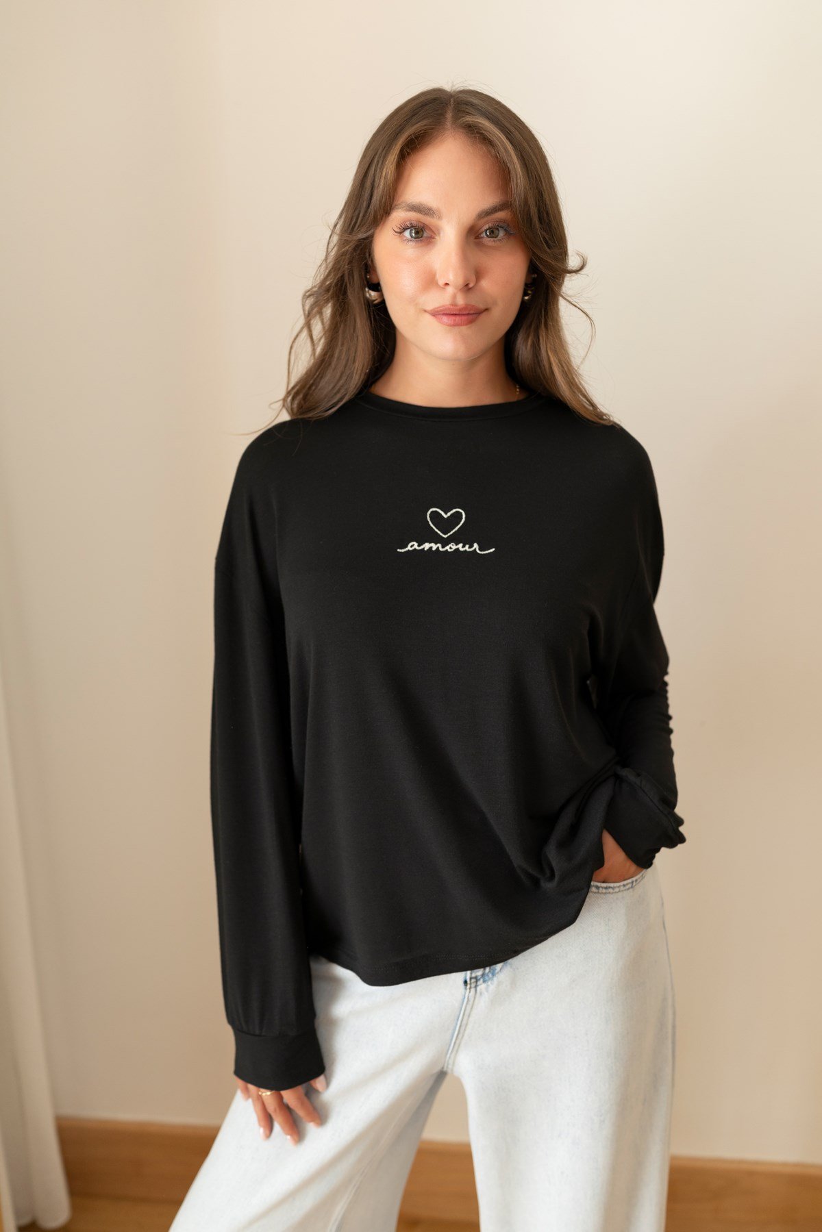 Siyah Amor Yazı Nakışlı Uzun Kol T-Shirt