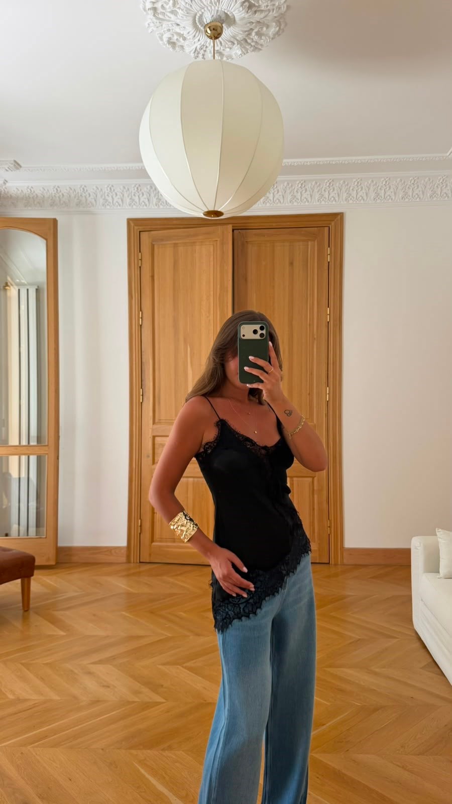 Siyah Dantel Detaylı Asimetrik Kesim Bluz