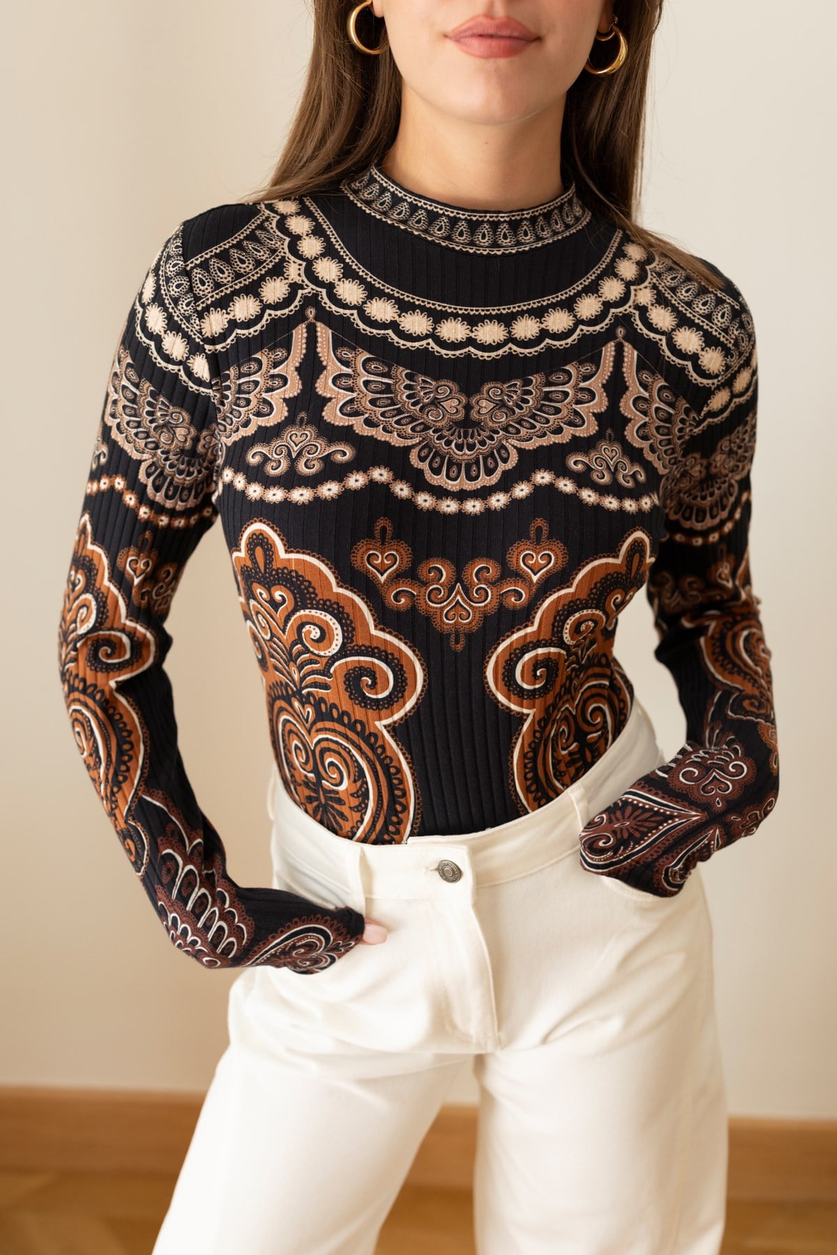 Siyah Dik Yaka Desenli Bodysuit Bluz