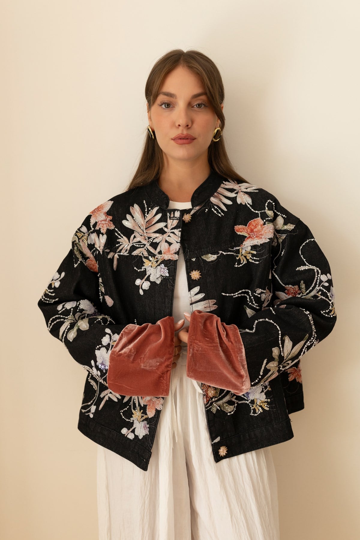Siyah İşleme Ve Taş Detaylı İthal Denim Ceket